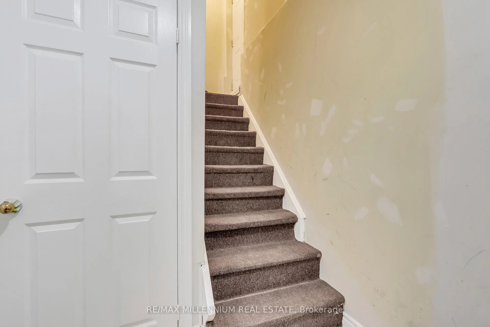 Photo 34 of 38 Kitto Court, Brampton, Fletcher's West — HOMEH