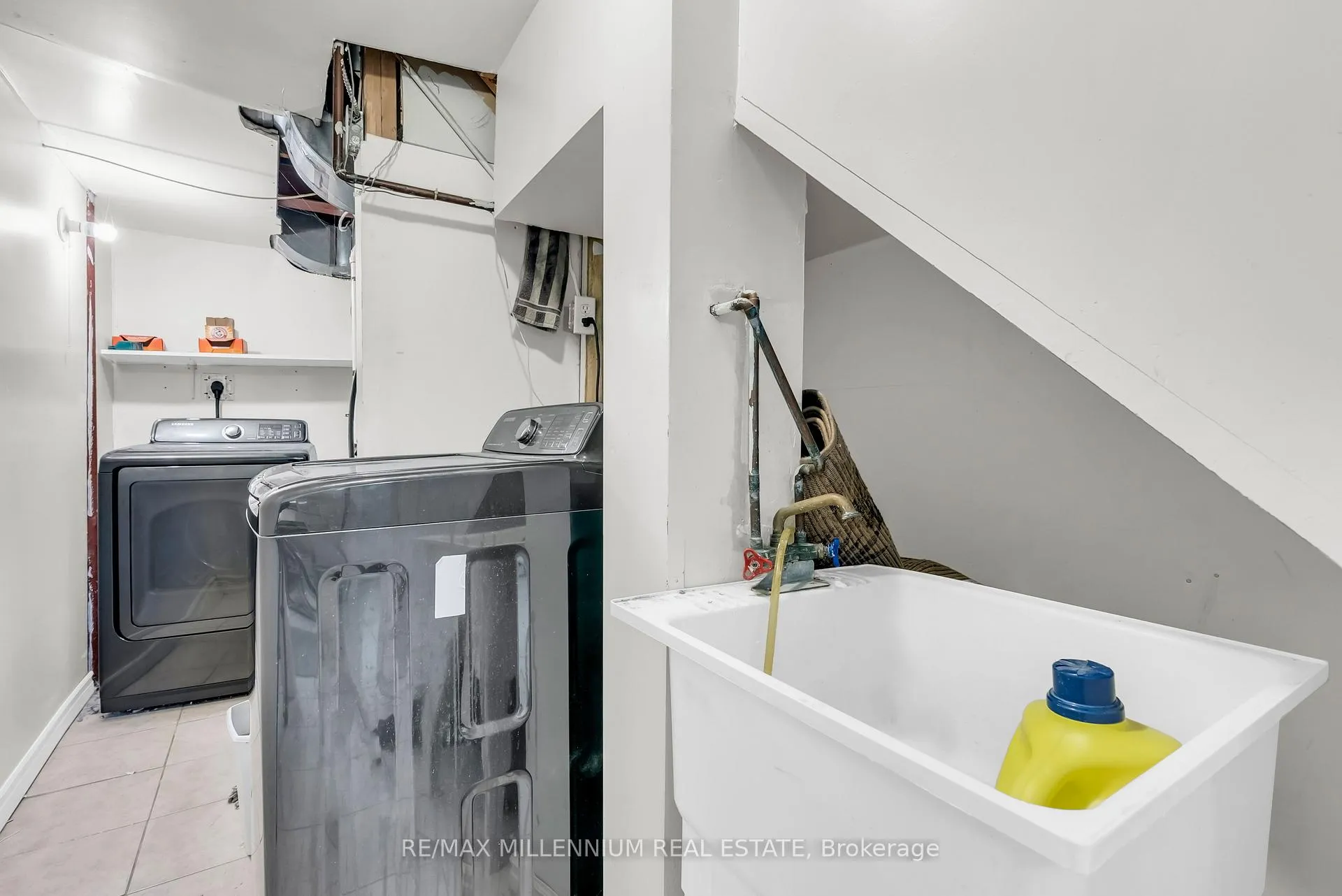 Photo 42 of 38 Kitto Court, Brampton, Fletcher's West — HOMEH