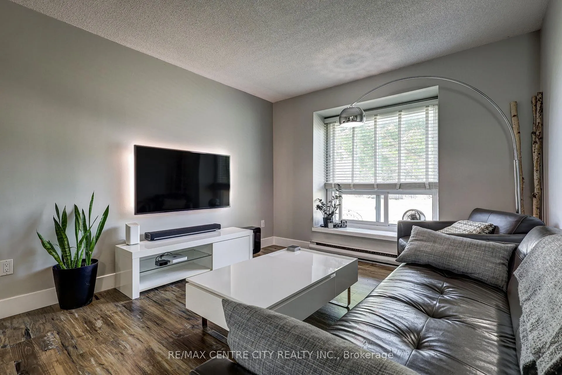 Photo 6 of Unit 5, 1443 Huron Street, London, East D — HOMEH