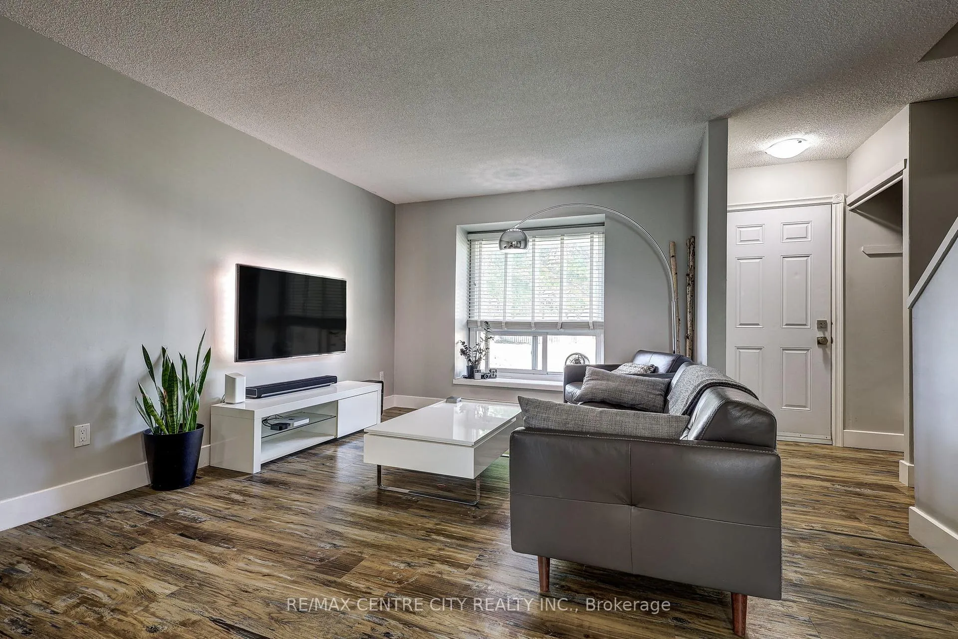 Photo 7 of Unit 5, 1443 Huron Street, London, East D — HOMEH