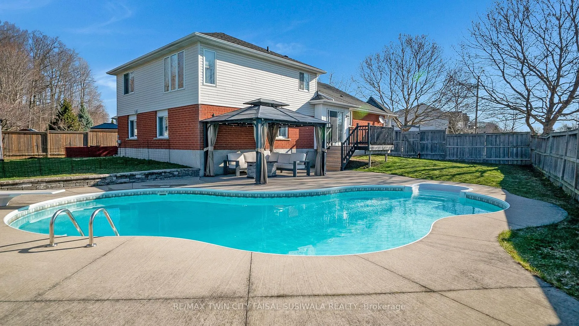 Photo 3 of 158 Mcmeeken Drive, Cambridge — HOMEH