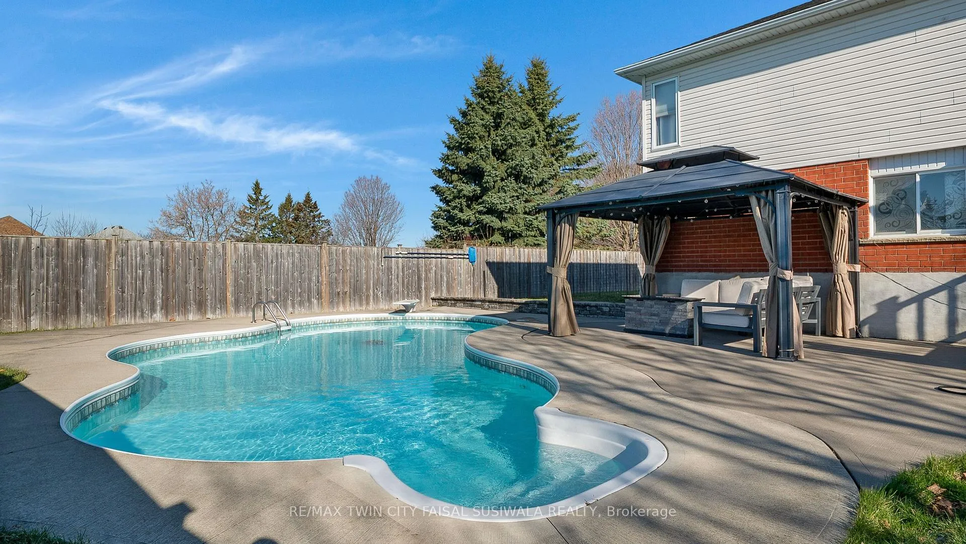 Photo 4 of 158 Mcmeeken Drive, Cambridge — HOMEH