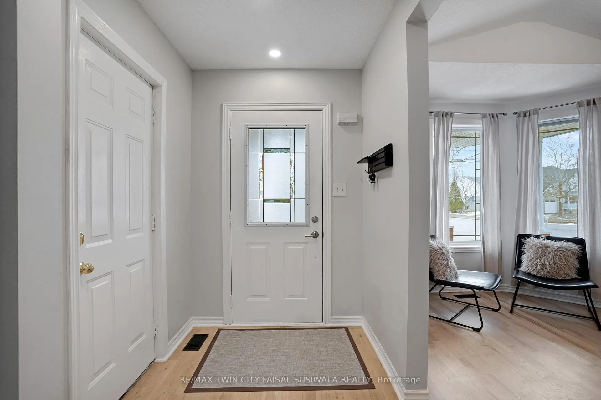 Photo 9 of 158 Mcmeeken Drive, Cambridge — HOMEH
