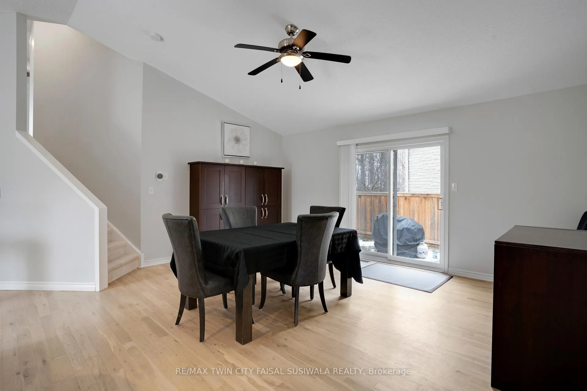 Photo 14 of 158 Mcmeeken Drive, Cambridge — HOMEH