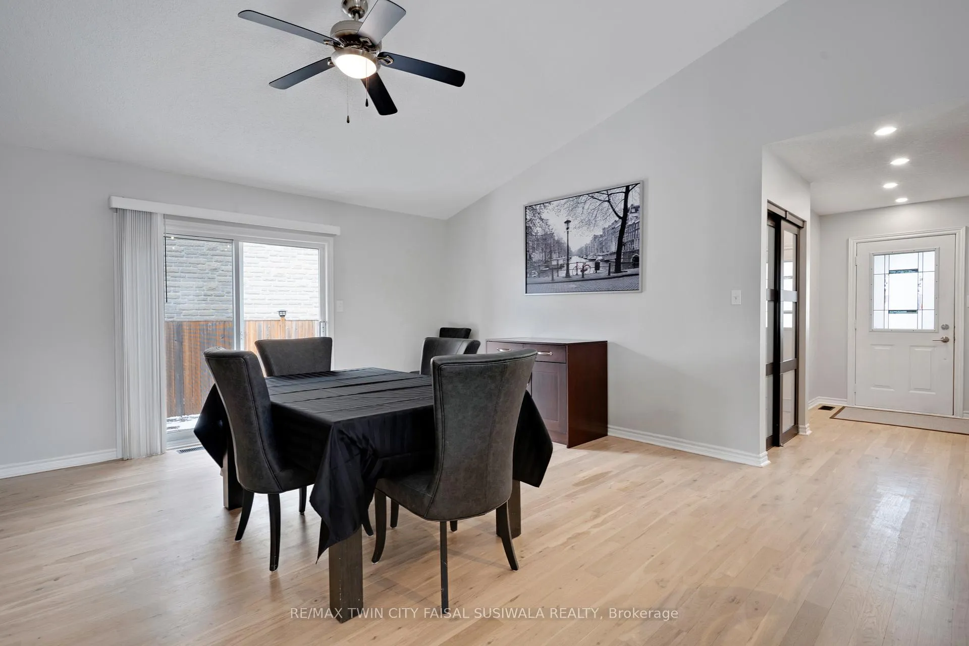 Photo 15 of 158 Mcmeeken Drive, Cambridge — HOMEH