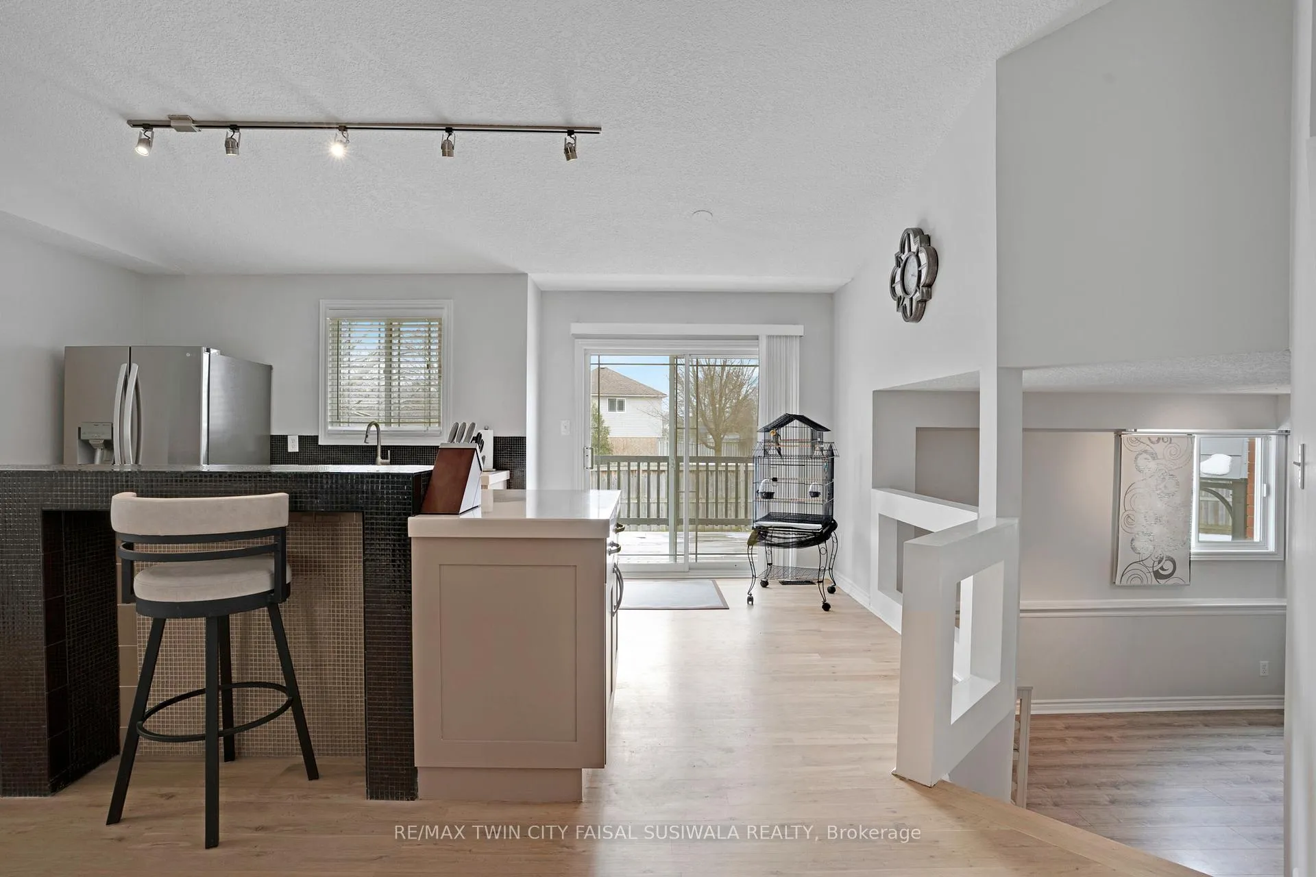 Photo 17 of 158 Mcmeeken Drive, Cambridge — HOMEH