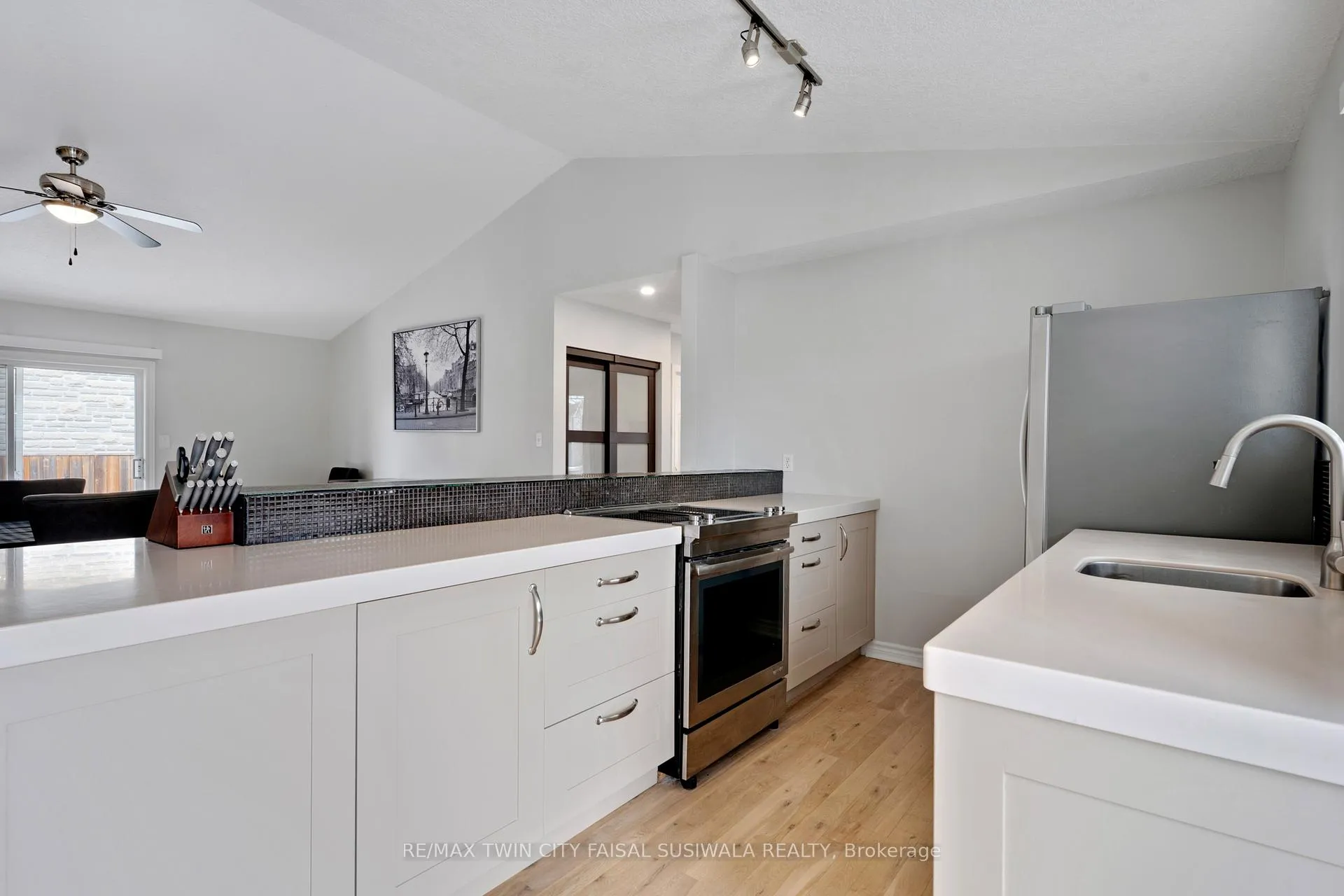 Photo 20 of 158 Mcmeeken Drive, Cambridge — HOMEH