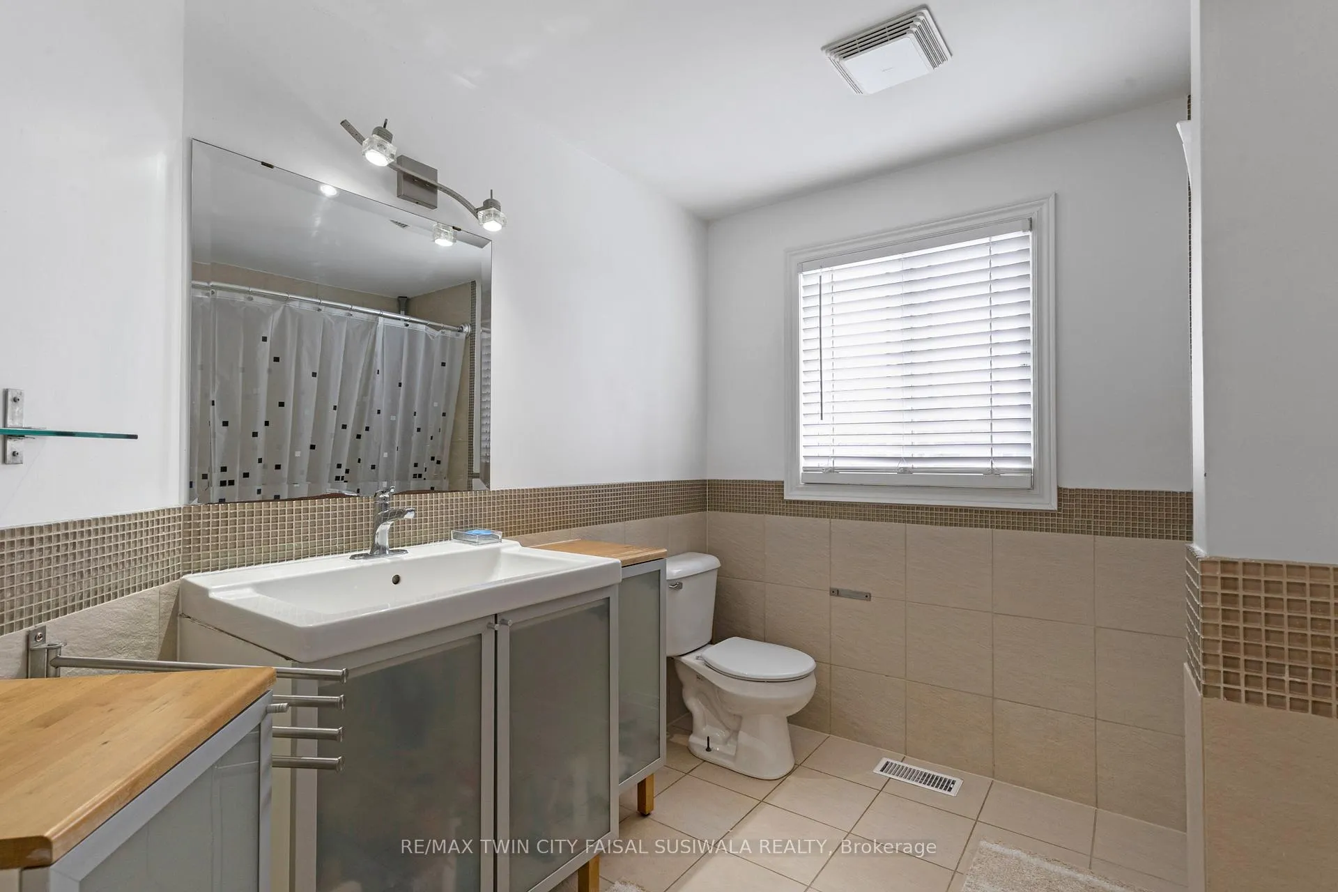 Photo 36 of 158 Mcmeeken Drive, Cambridge — HOMEH