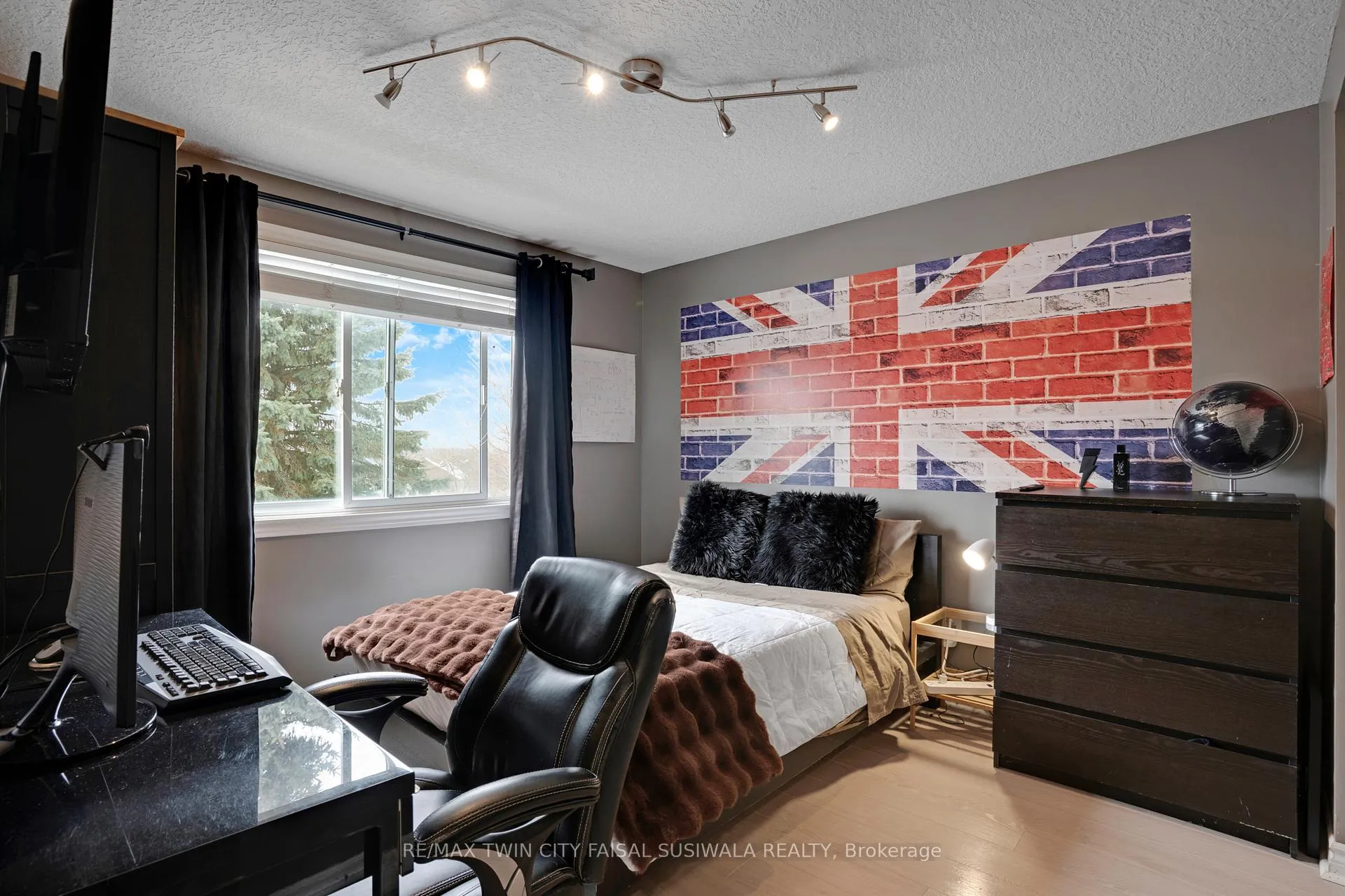 Photo 37 of 158 Mcmeeken Drive, Cambridge — HOMEH