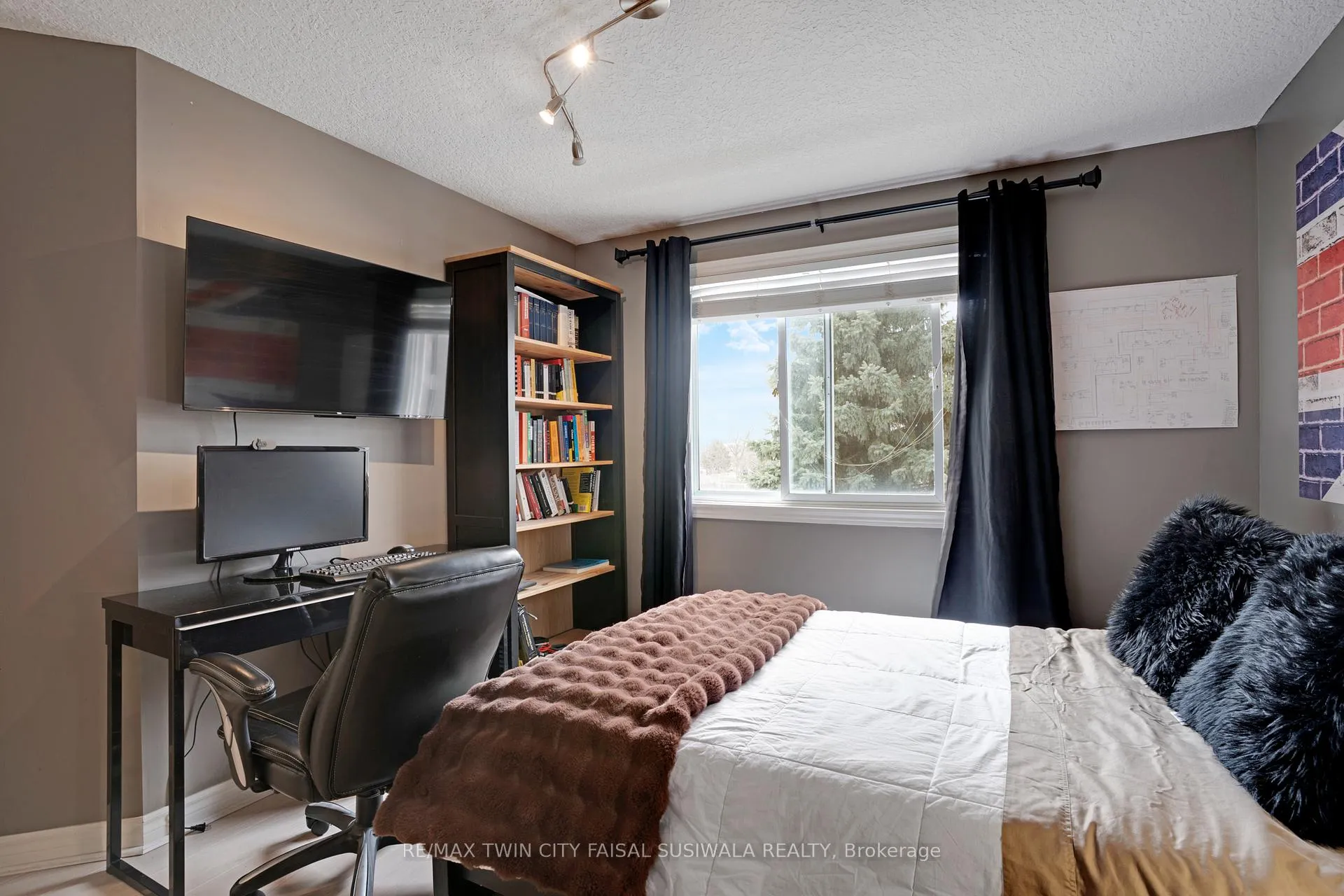 Photo 38 of 158 Mcmeeken Drive, Cambridge — HOMEH