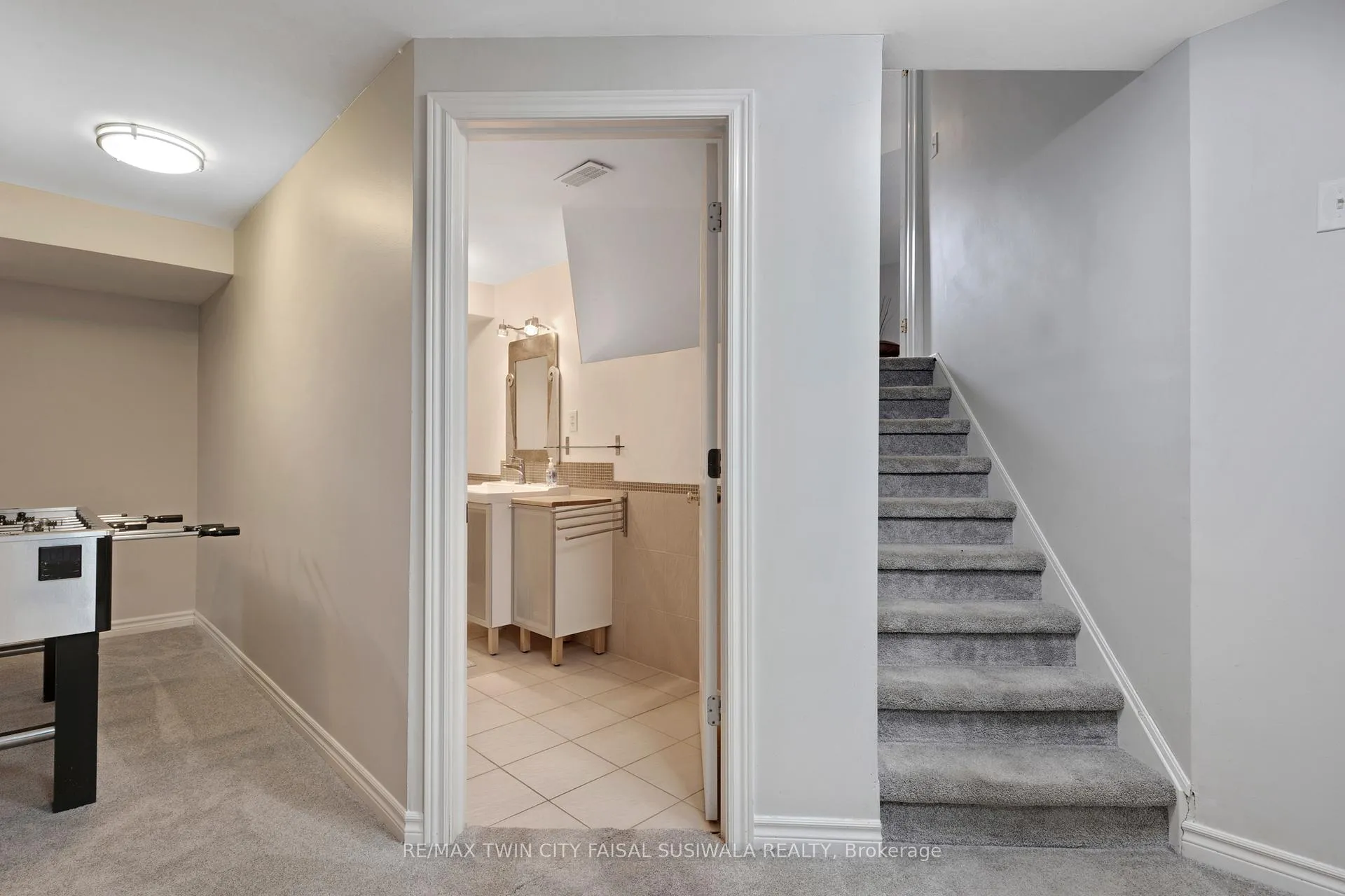 Photo 41 of 158 Mcmeeken Drive, Cambridge — HOMEH