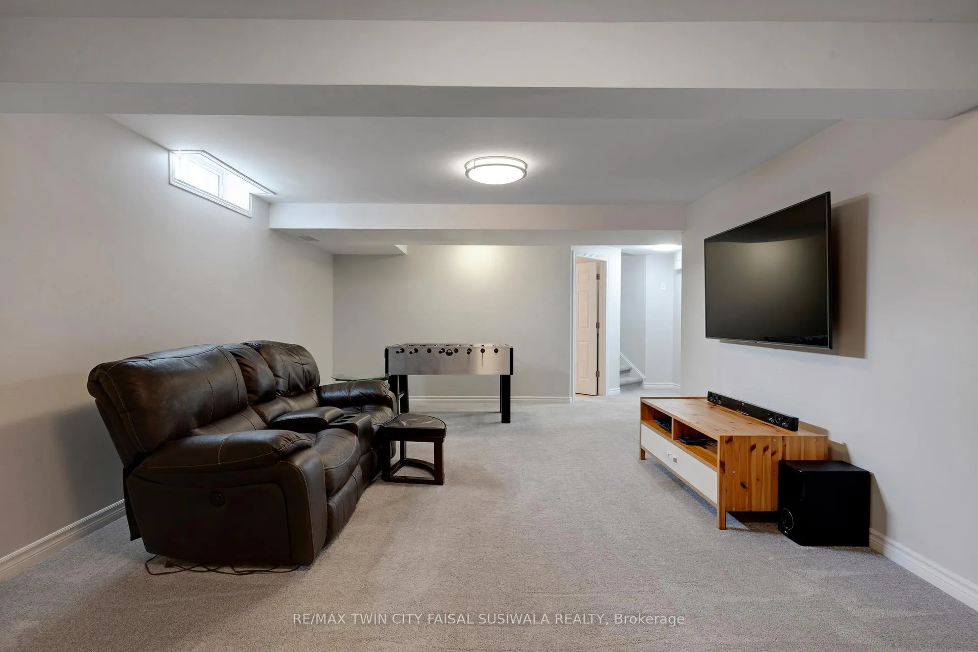 Photo 45 of 158 Mcmeeken Drive, Cambridge — HOMEH