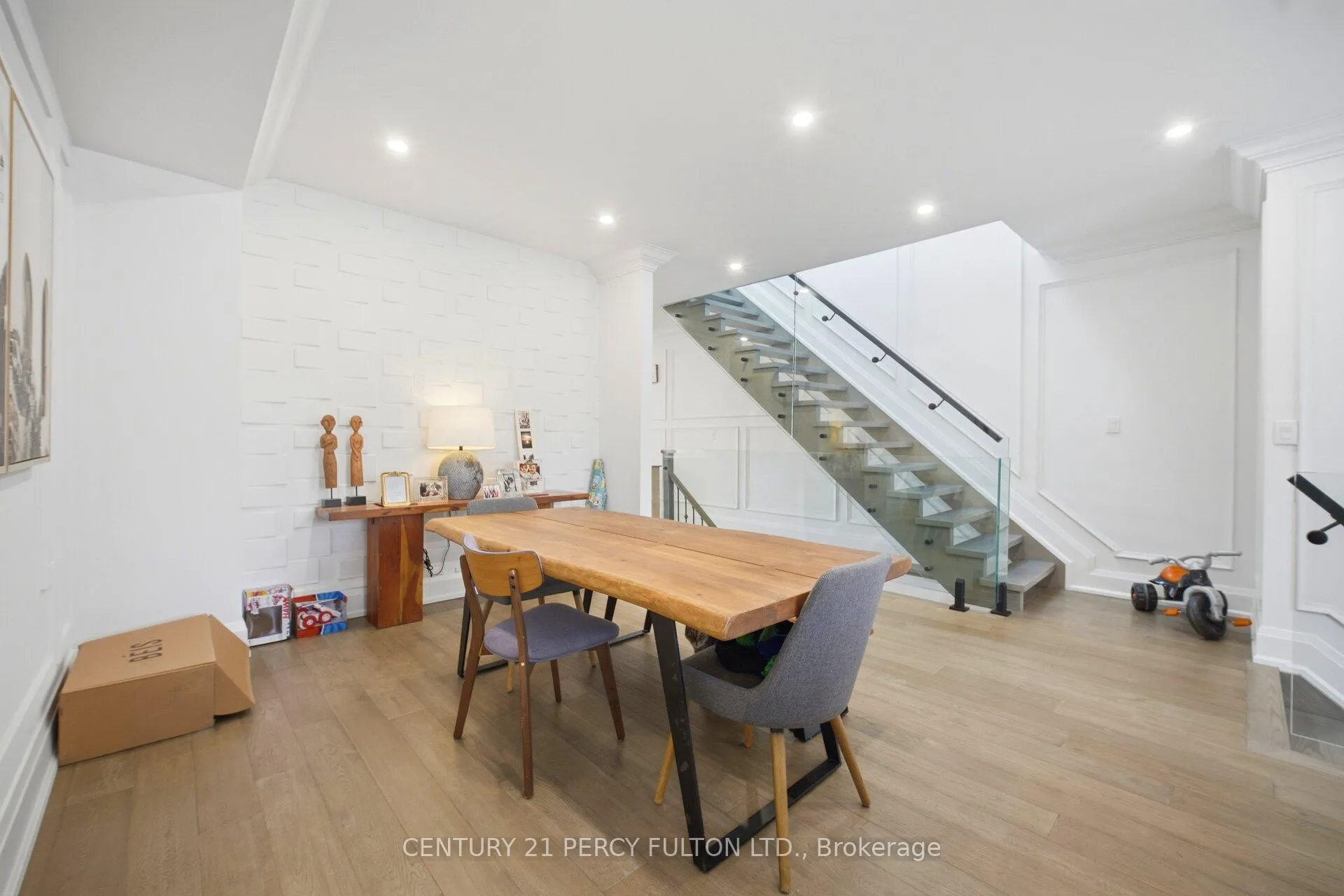 Photo 10 of 195 Danforth Road, Scarborough, Oakridge — HOMEH