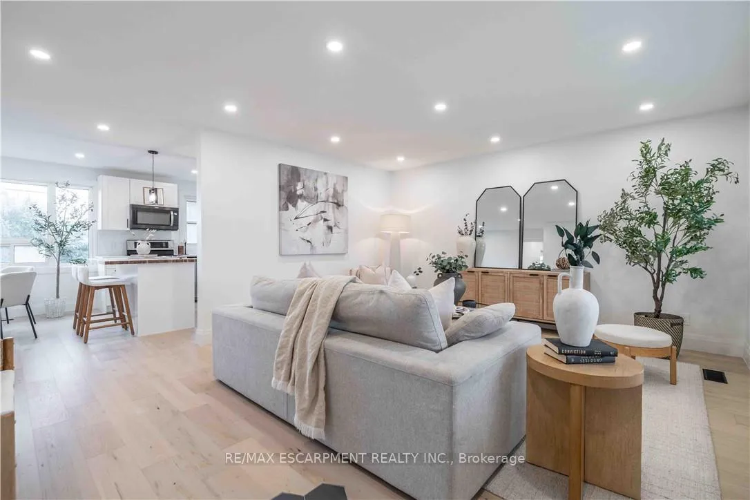Photo 4 of 67 Toby Crescent, Hamilton, Huntington — HOMEH
