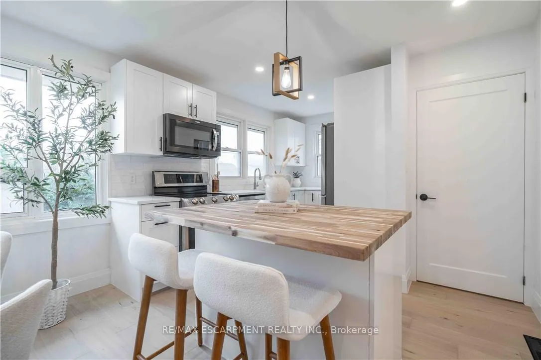 Photo 11 of 67 Toby Crescent, Hamilton, Huntington — HOMEH
