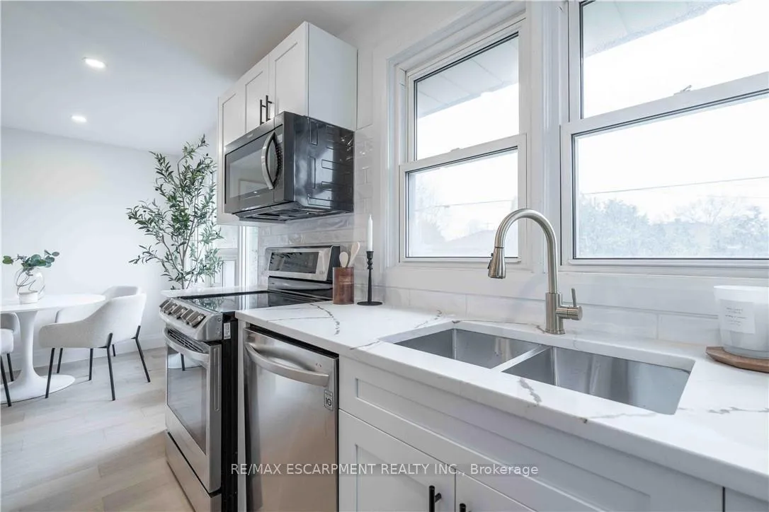 Photo 15 of 67 Toby Crescent, Hamilton, Huntington — HOMEH