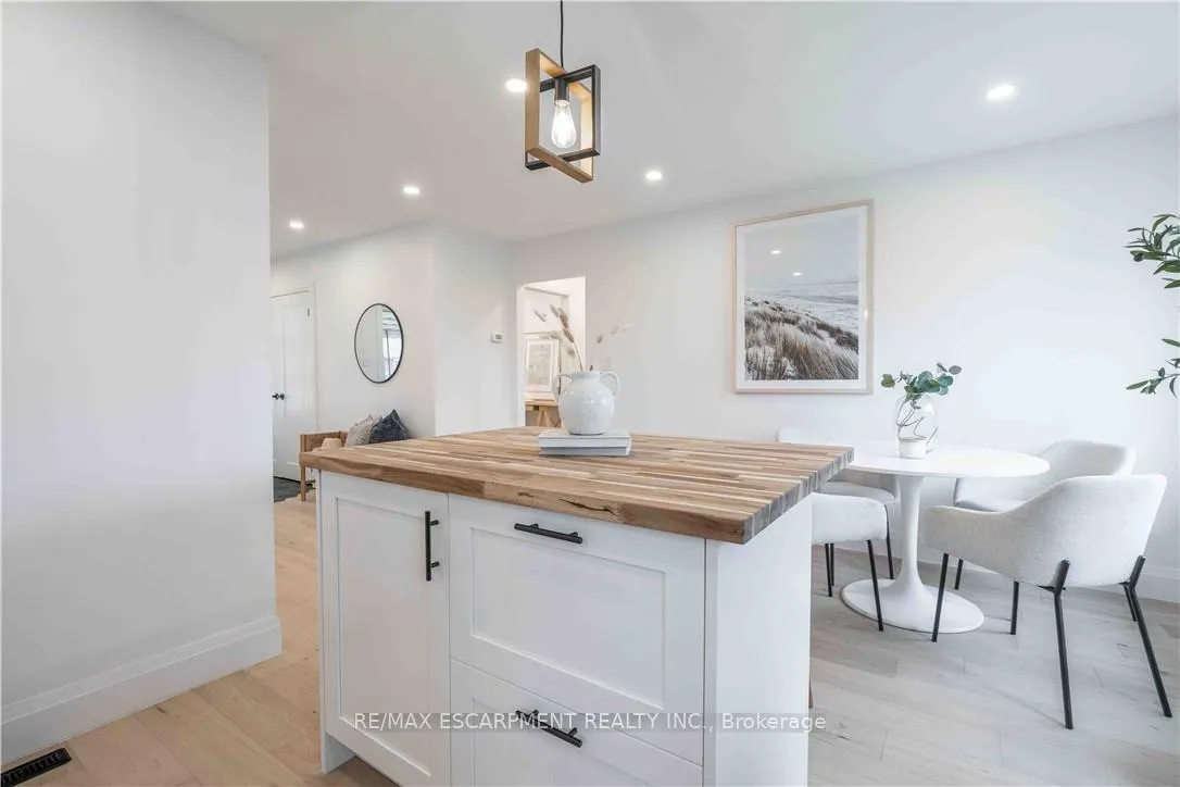 Photo 17 of 67 Toby Crescent, Hamilton, Huntington — HOMEH