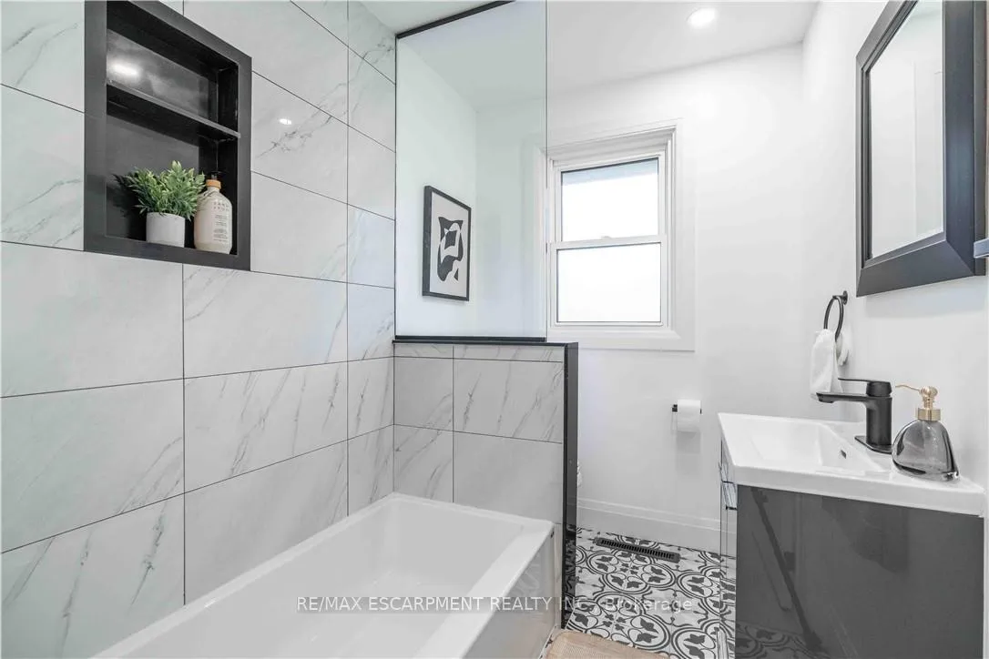 Photo 24 of 67 Toby Crescent, Hamilton, Huntington — HOMEH