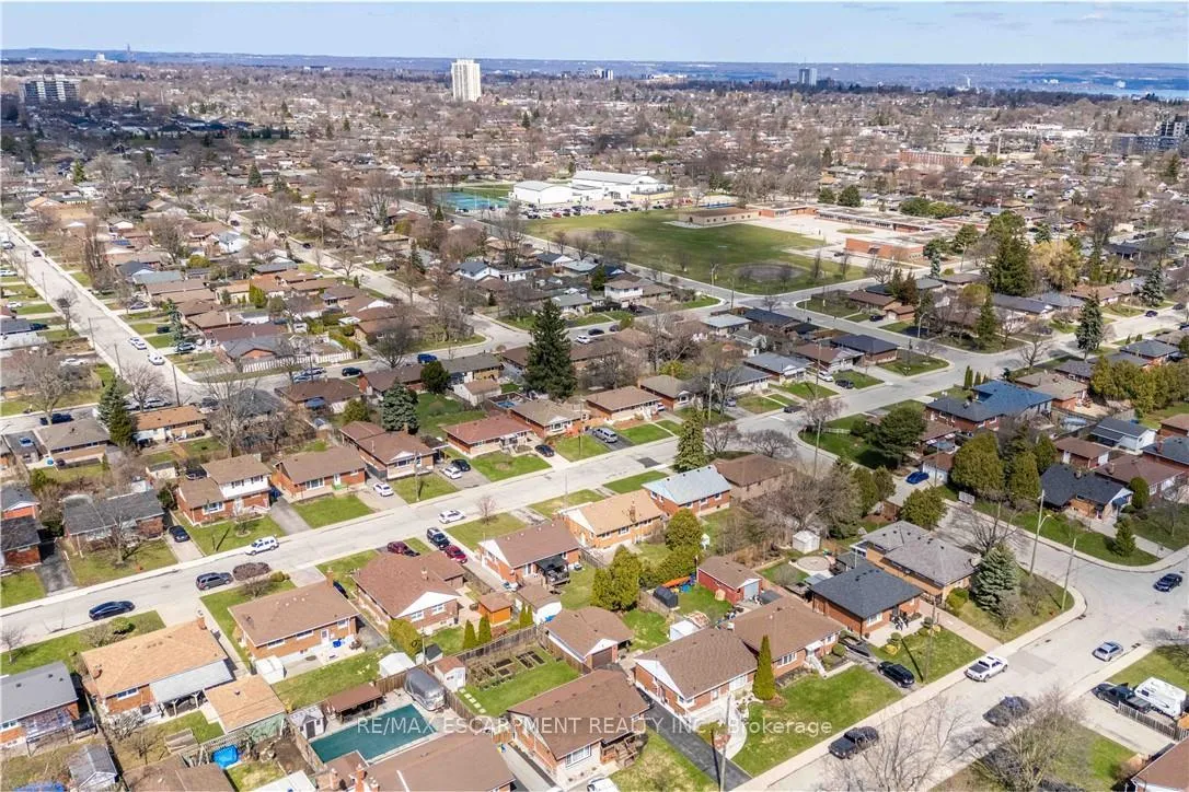 Photo 41 of 67 Toby Crescent, Hamilton, Huntington — HOMEH