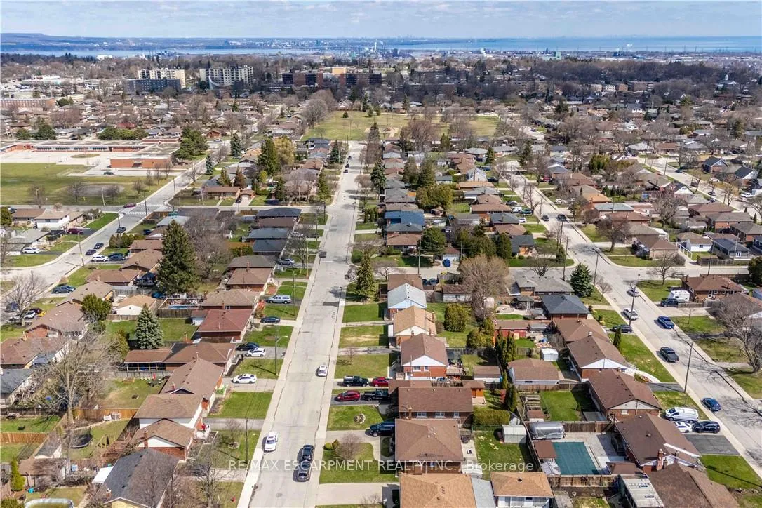 Photo 42 of 67 Toby Crescent, Hamilton, Huntington — HOMEH