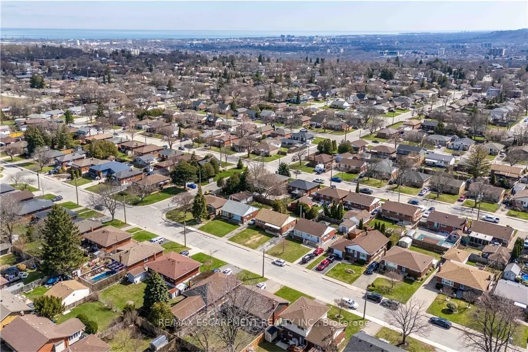 Photo 43 of 67 Toby Crescent, Hamilton, Huntington — HOMEH