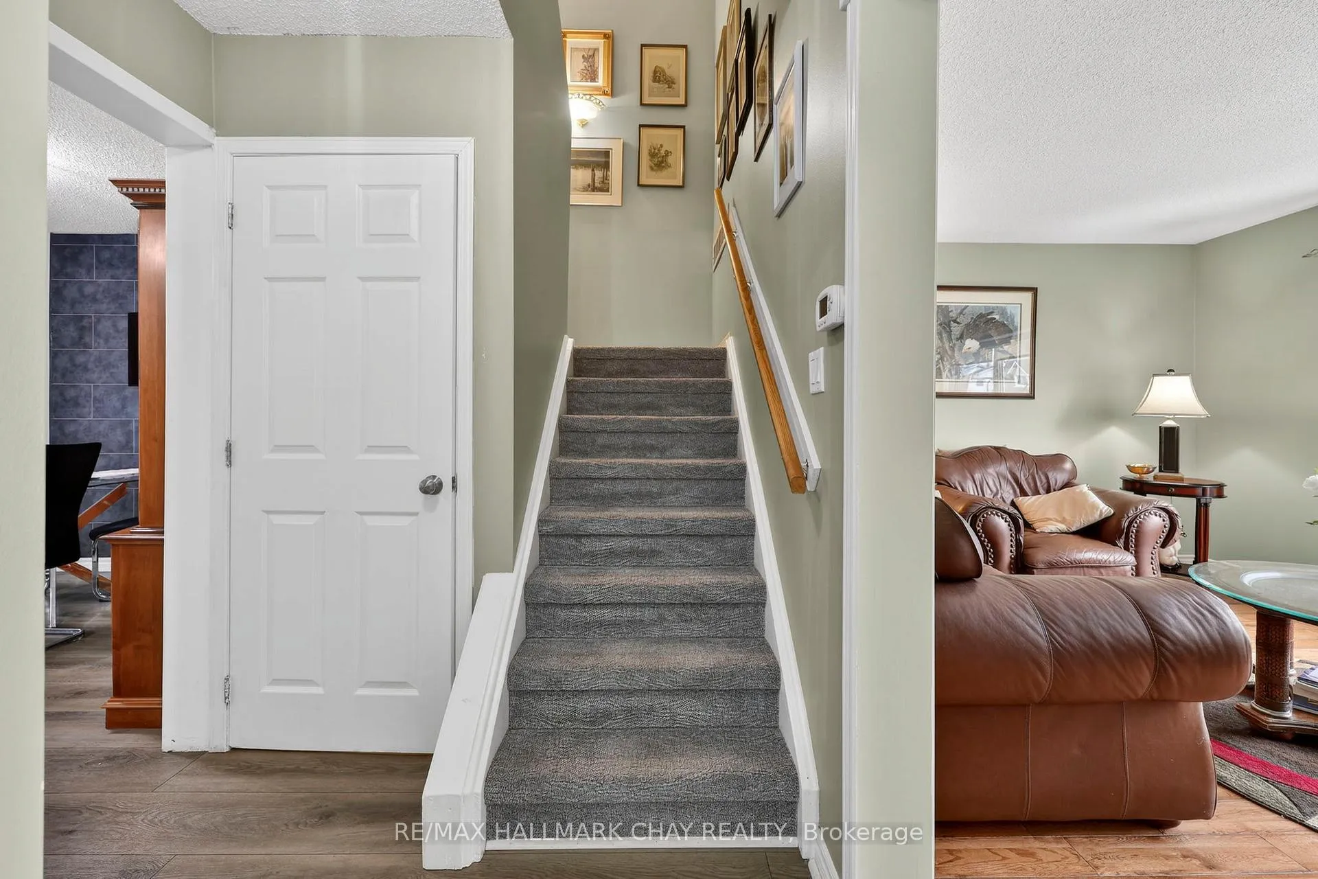 Photo 3 of 15 Wilde Place, Barrie, Letitia Heights — HOMEH