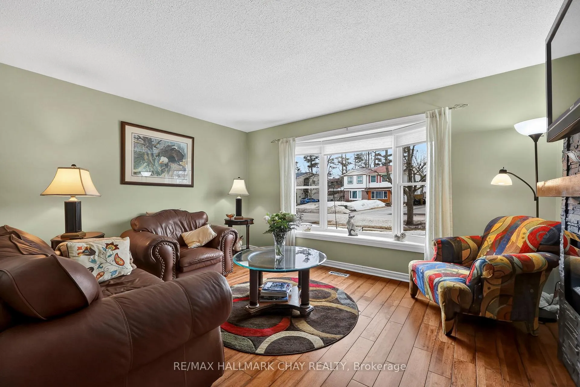 Photo 4 of 15 Wilde Place, Barrie, Letitia Heights — HOMEH