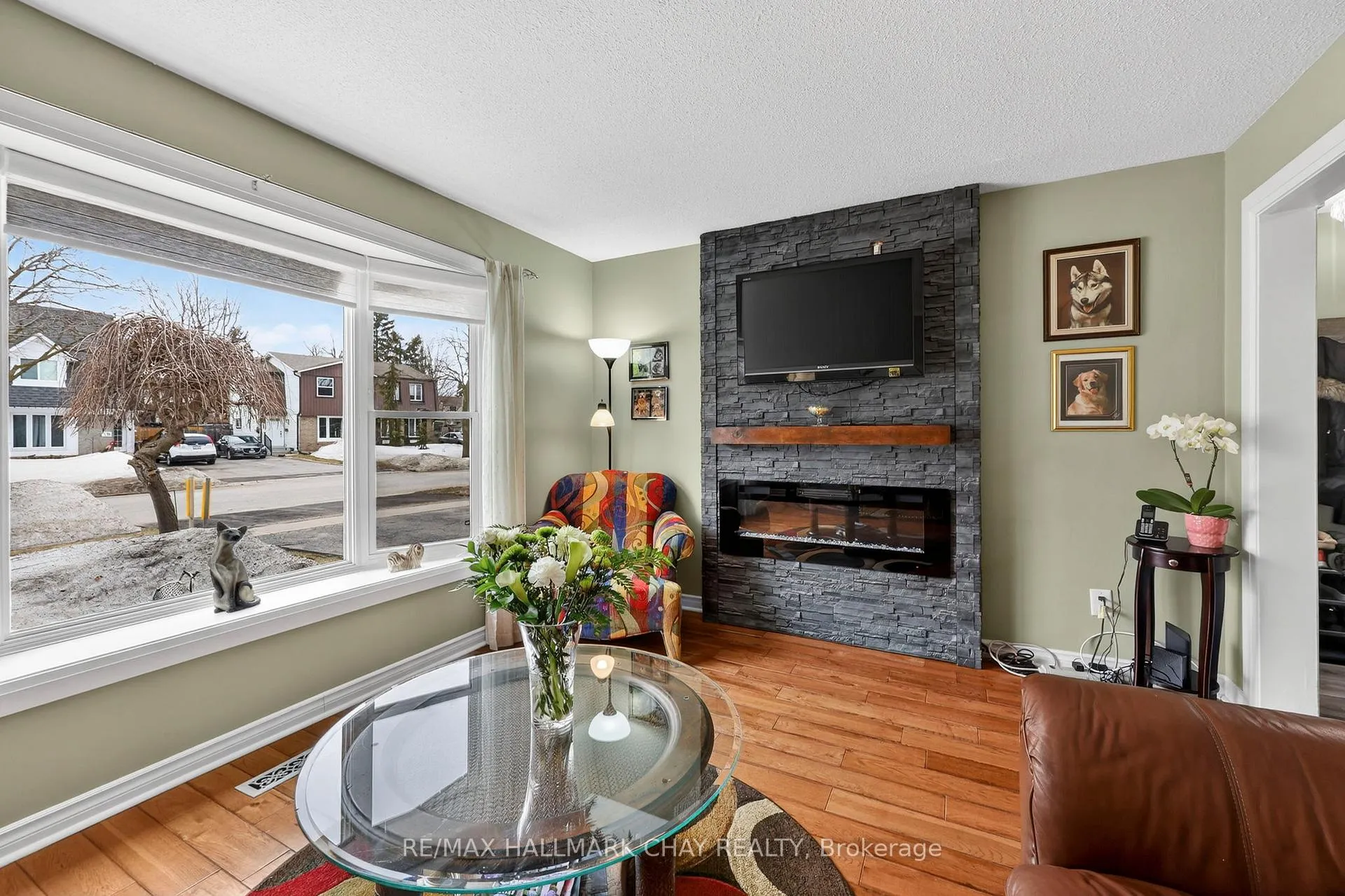Photo 9 of 15 Wilde Place, Barrie, Letitia Heights — HOMEH
