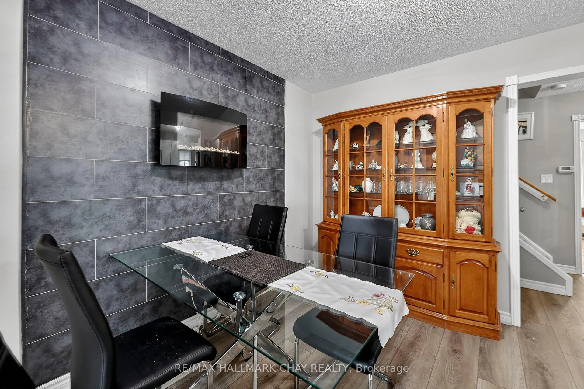 Photo 12 of 15 Wilde Place, Barrie, Letitia Heights — HOMEH