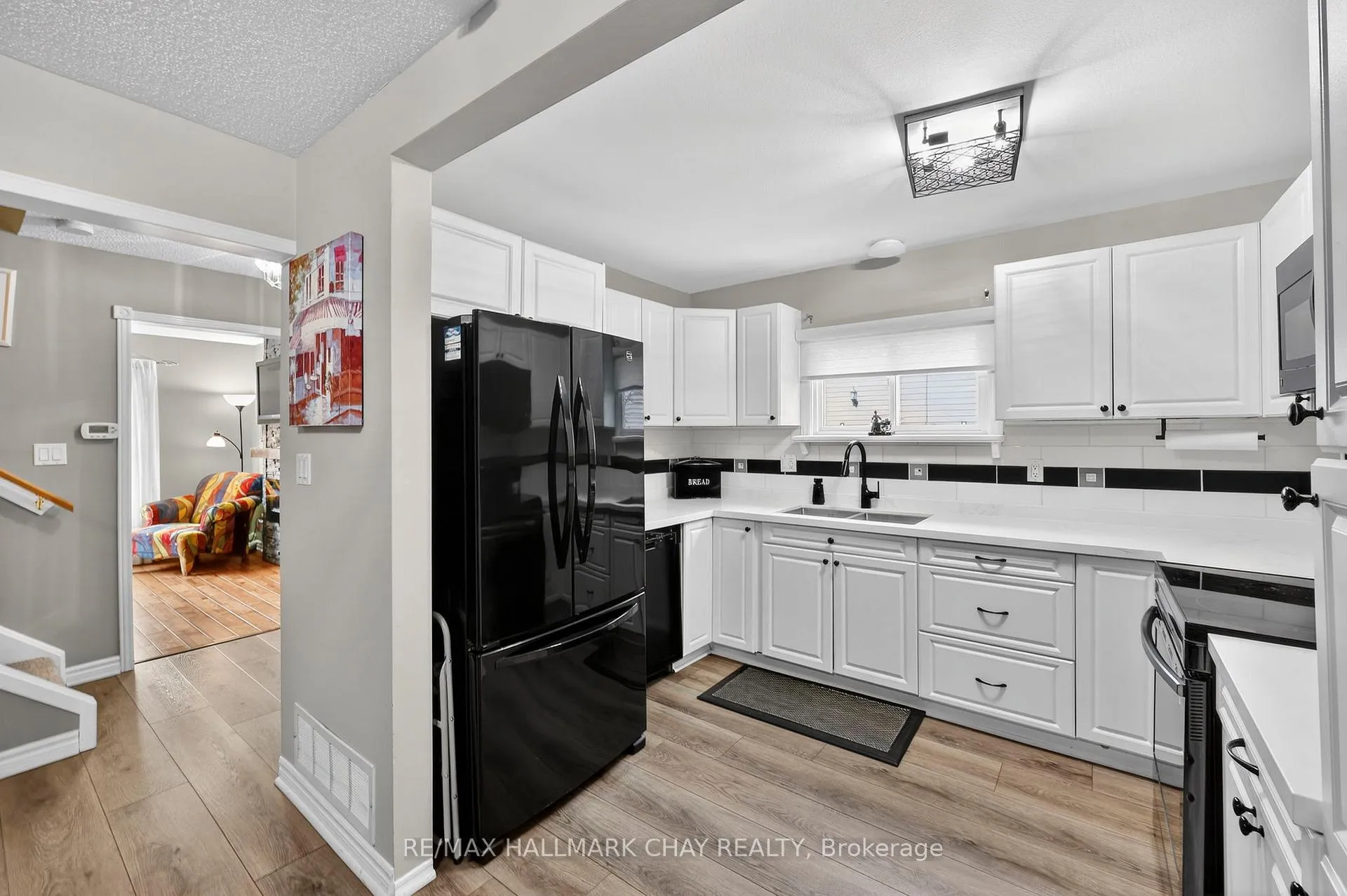 Photo 16 of 15 Wilde Place, Barrie, Letitia Heights — HOMEH