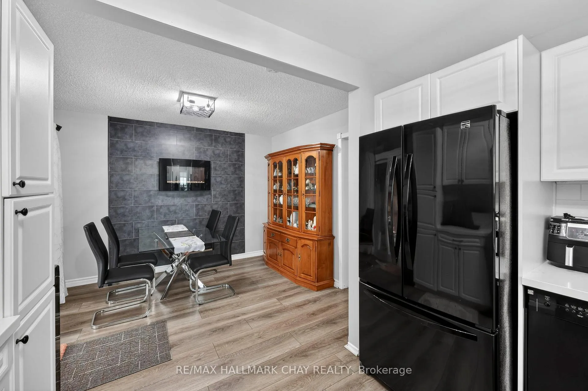 Photo 17 of 15 Wilde Place, Barrie, Letitia Heights — HOMEH