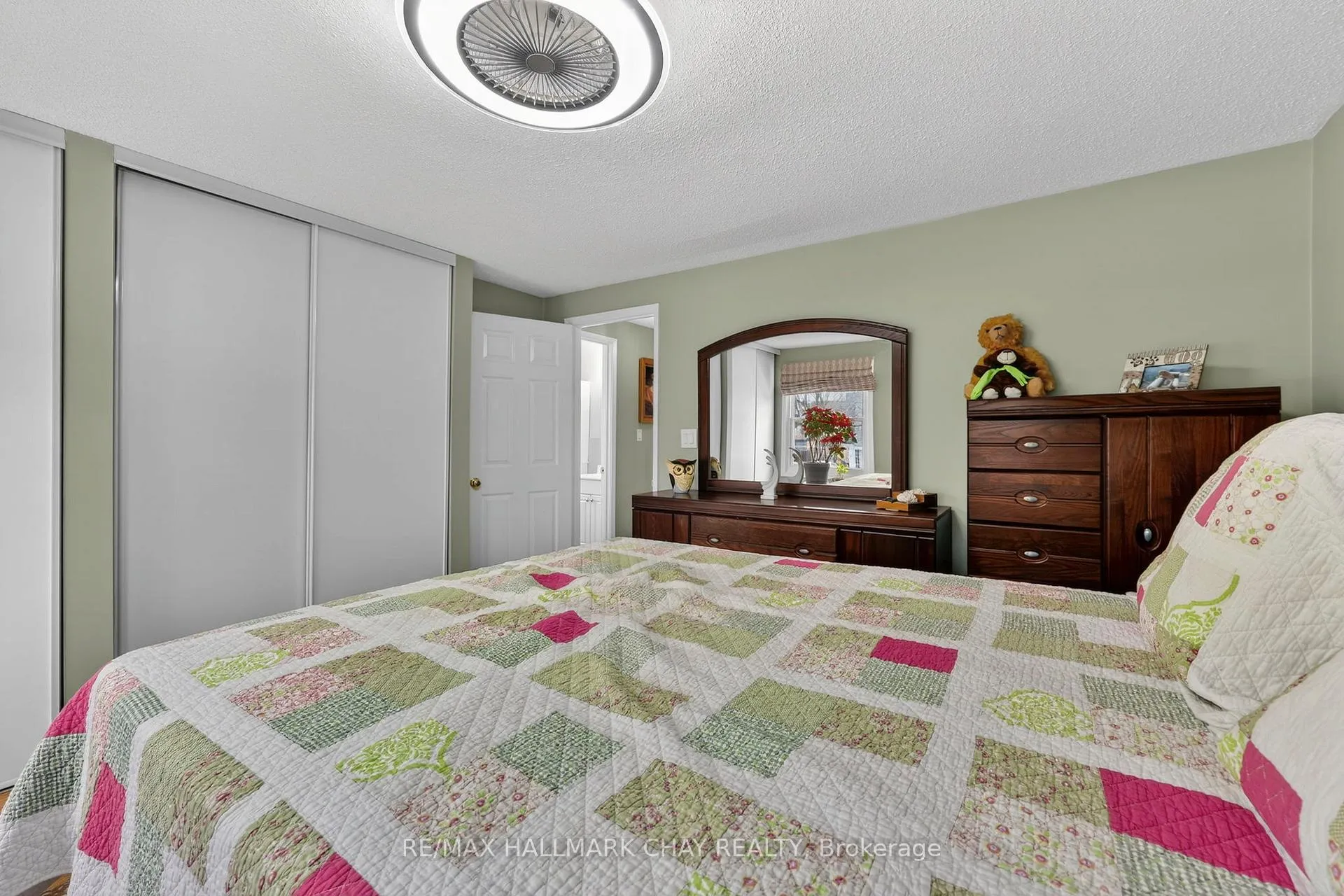 Photo 21 of 15 Wilde Place, Barrie, Letitia Heights — HOMEH