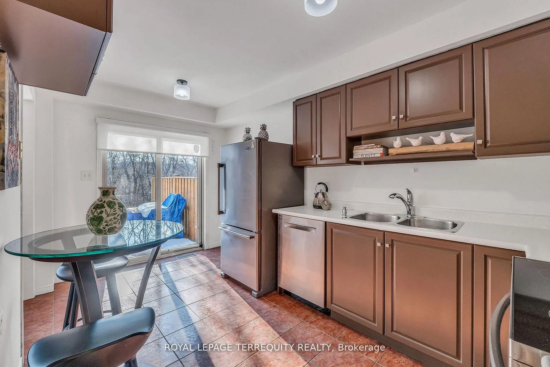 Photo 12 of Unit 25, 1276 Silvan Forest Drive, Burlington, Tansley — HOMEH
