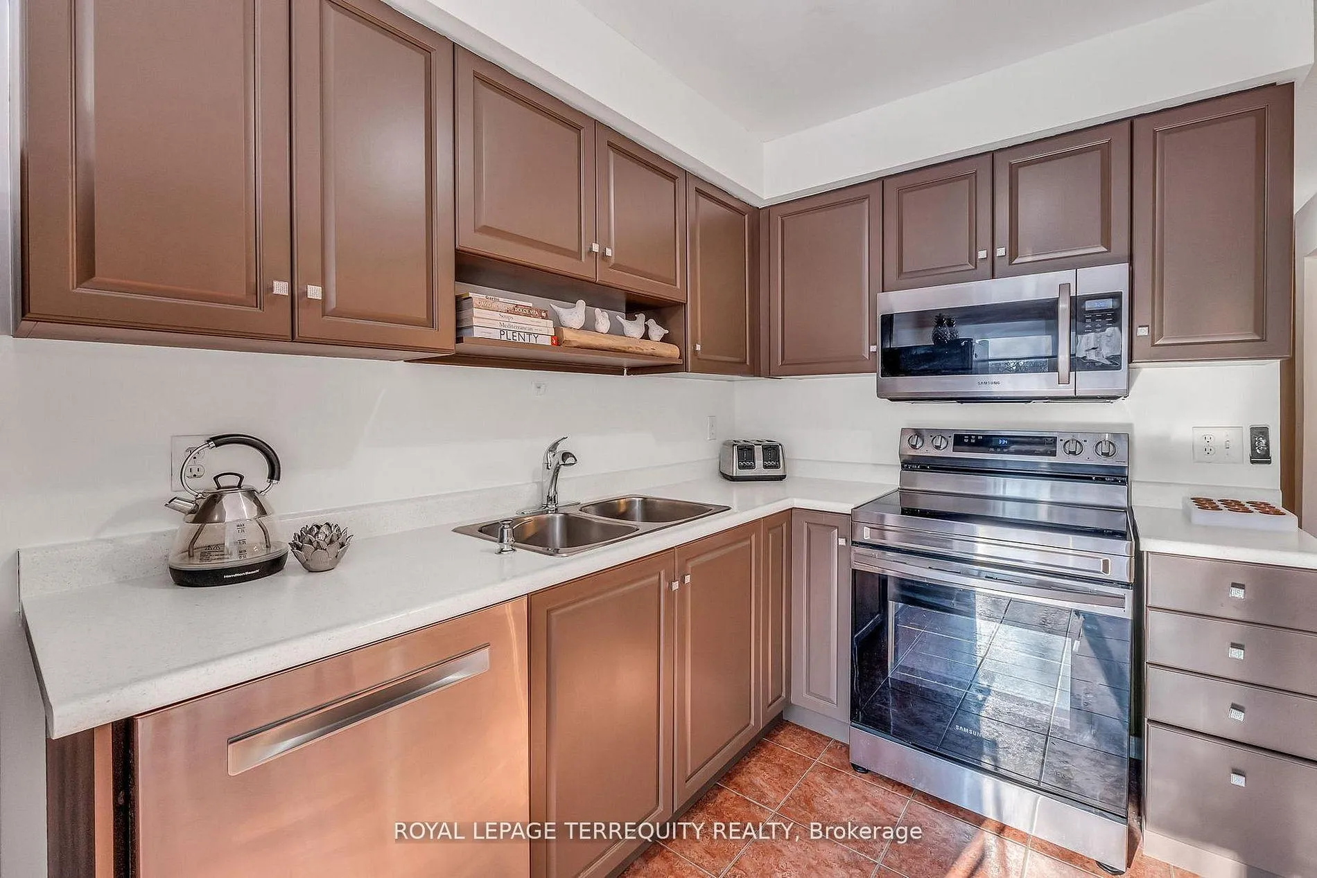 Photo 14 of Unit 25, 1276 Silvan Forest Drive, Burlington, Tansley — HOMEH