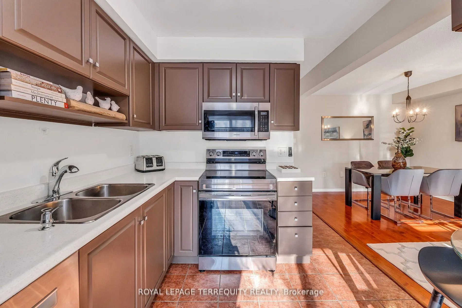 Photo 15 of Unit 25, 1276 Silvan Forest Drive, Burlington, Tansley — HOMEH