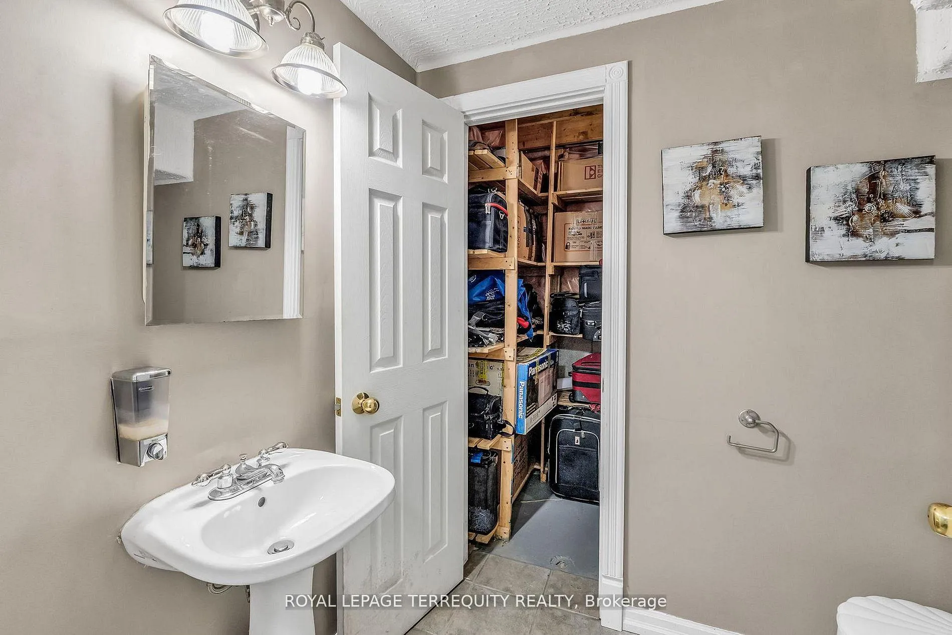 Photo 36 of Unit 25, 1276 Silvan Forest Drive, Burlington, Tansley — HOMEH