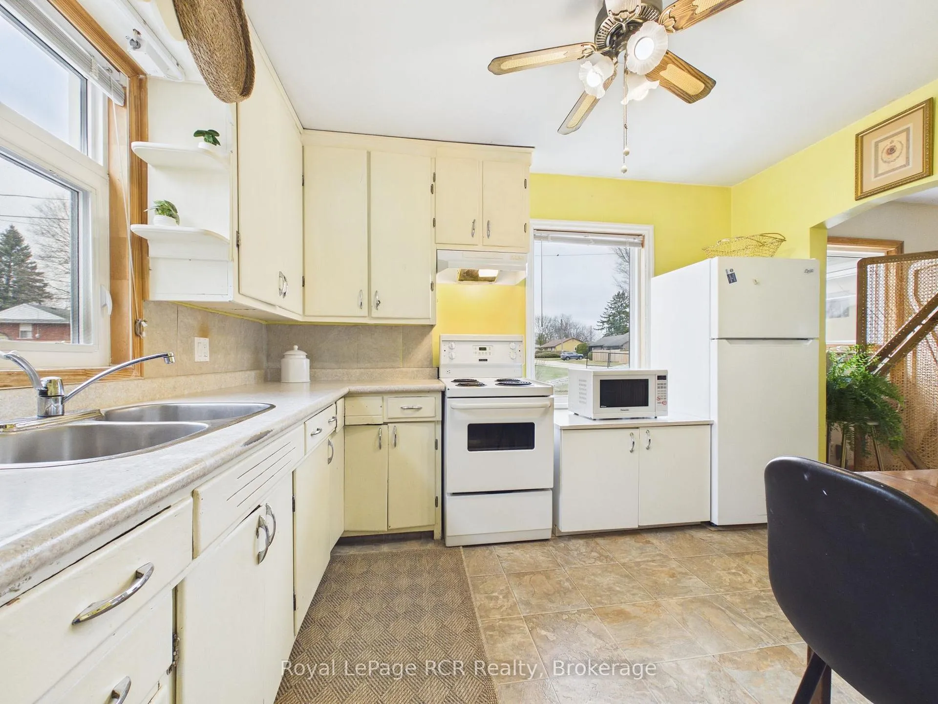 Photo 6 of 380 Winston Street E, North Perth, Listowel — HOMEH