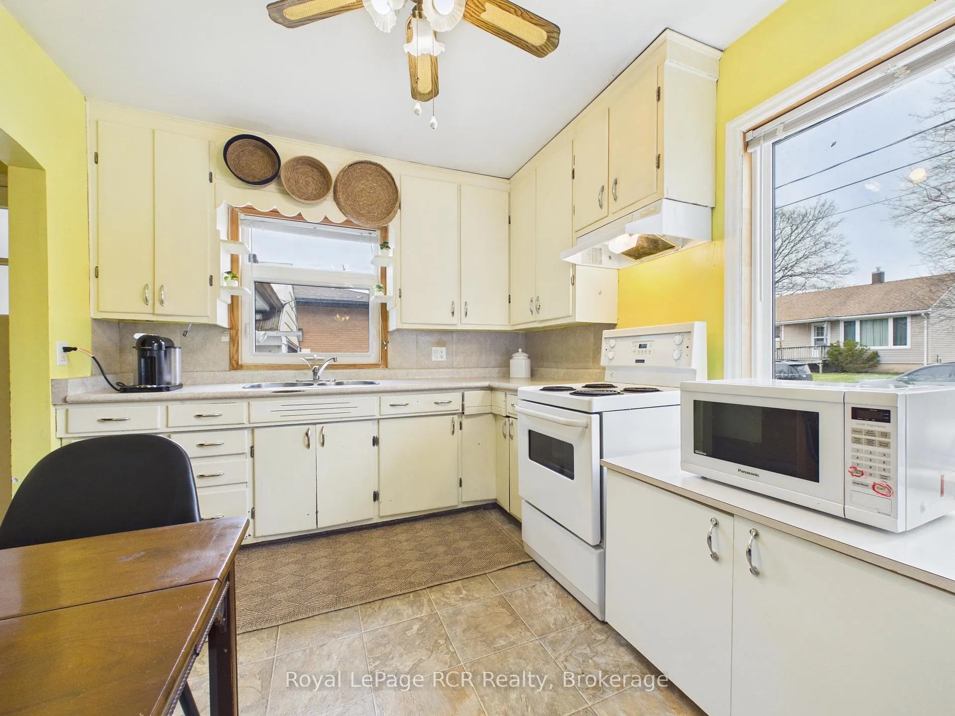 Photo 7 of 380 Winston Street E, North Perth, Listowel — HOMEH