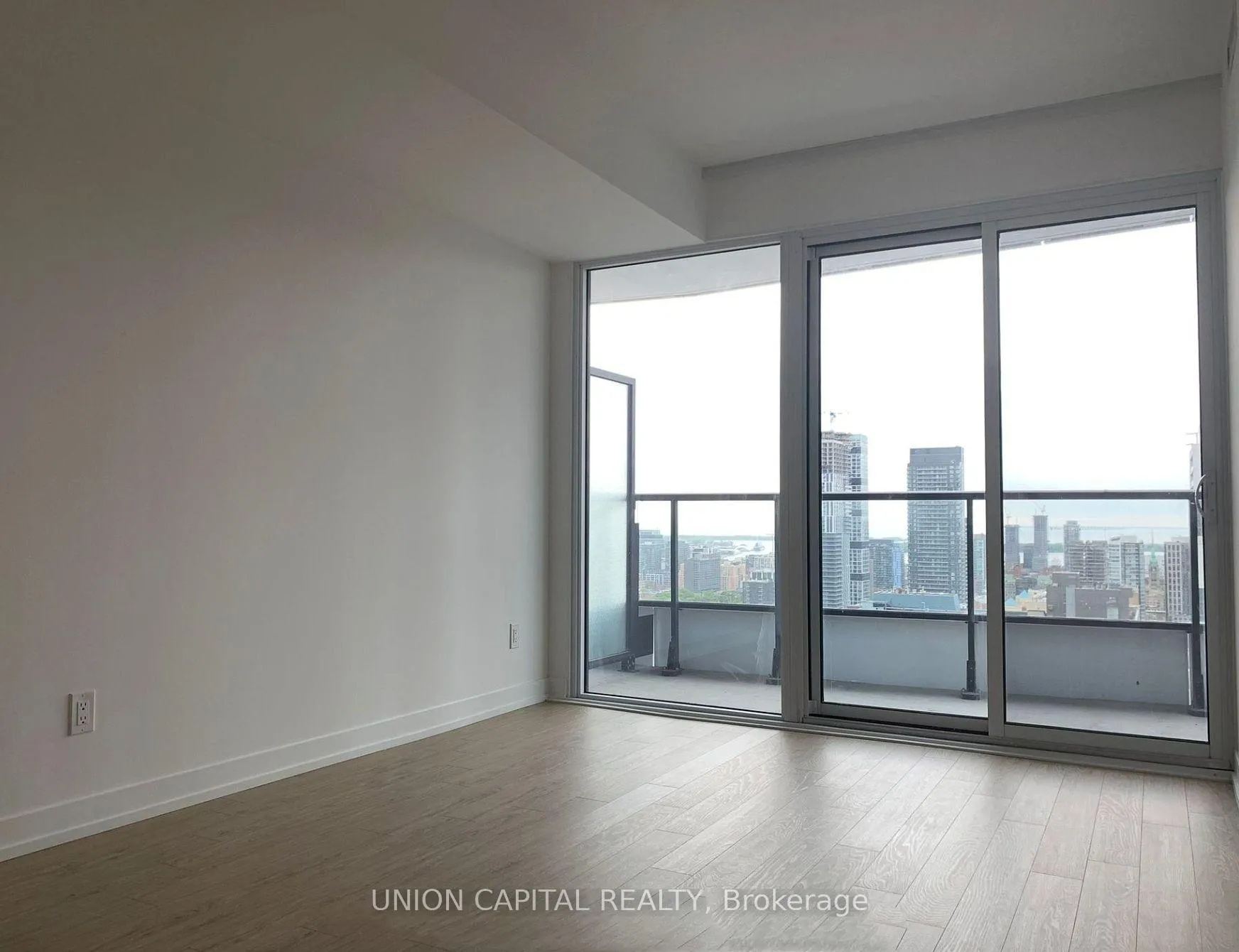 Photo 5 of Unit 3918, 85 Wood Street, Toronto, Church-Yonge Corridor — HOMEH