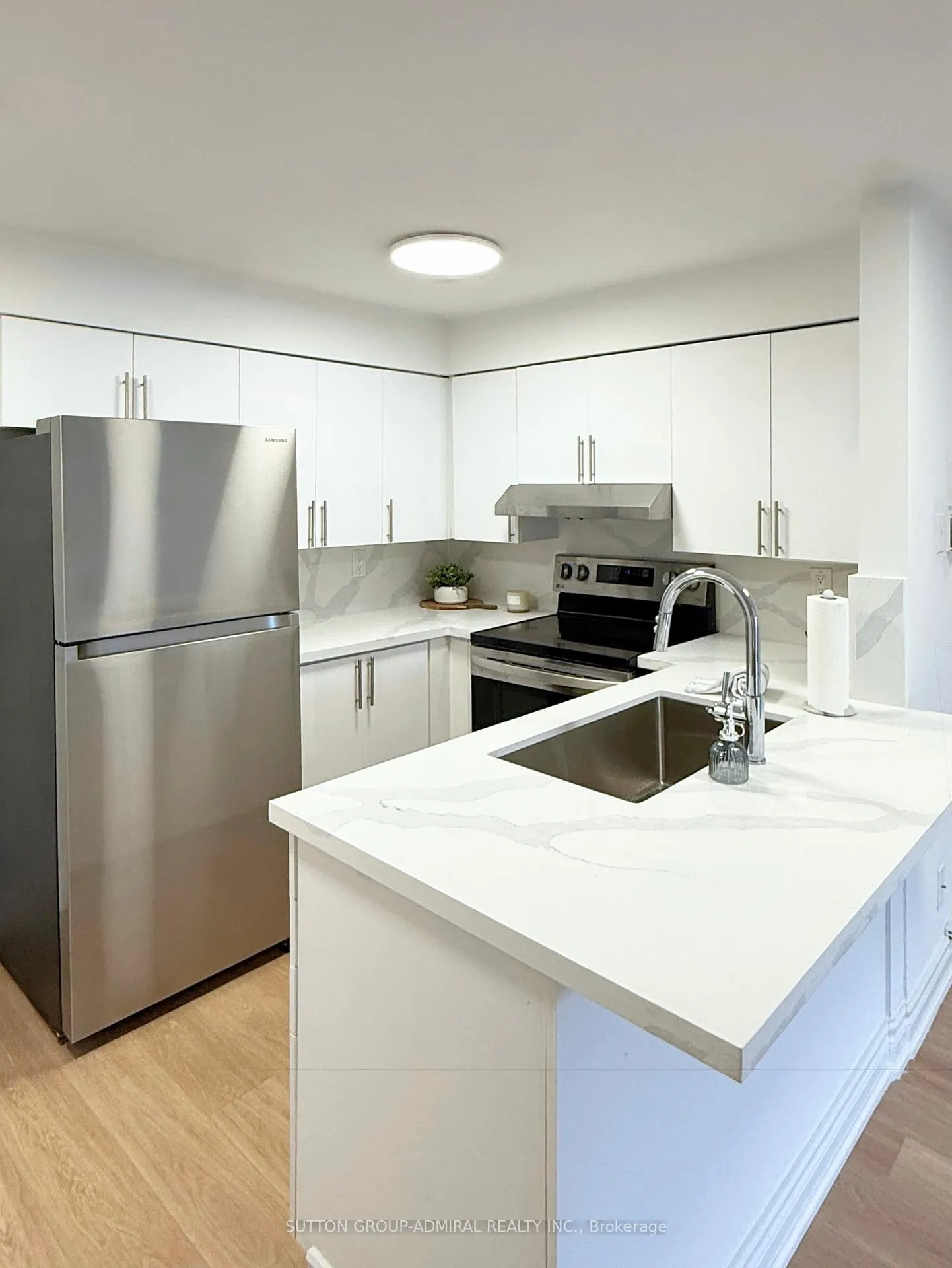 Photo 2 of Unit 30, 41 Valleyview Road, Kitchener, Forest Hill — HOMEH