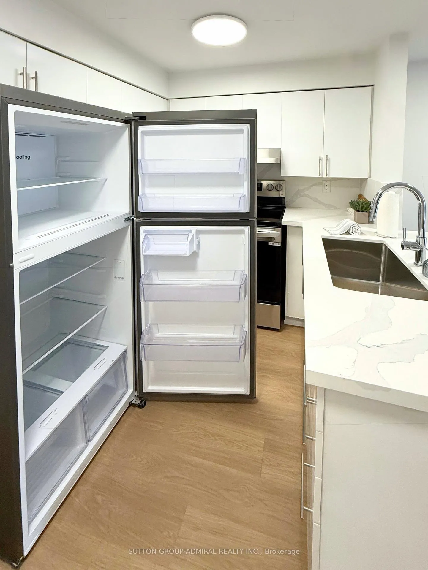 Photo 3 of Unit 30, 41 Valleyview Road, Kitchener, Forest Hill — HOMEH