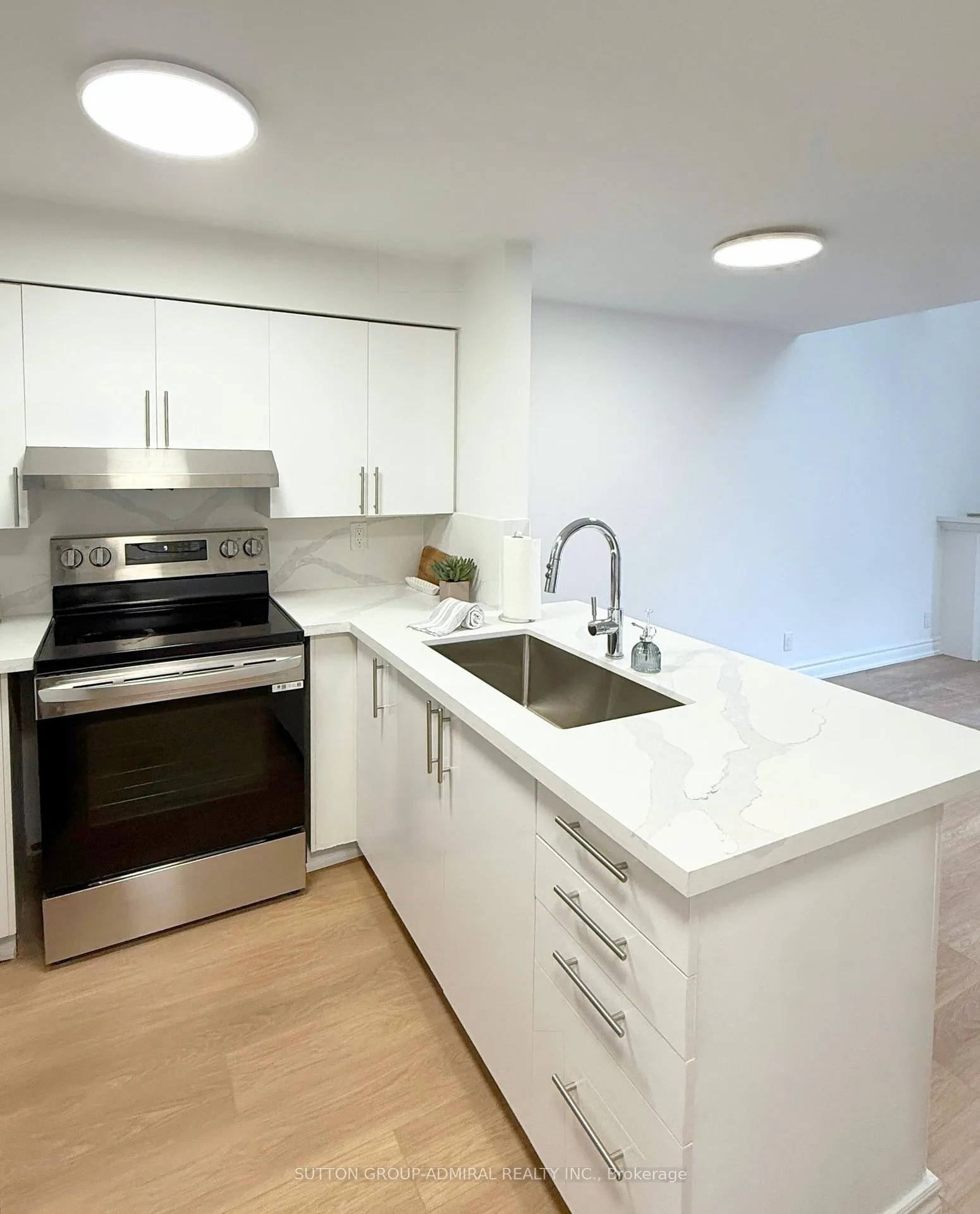 Photo 5 of Unit 30, 41 Valleyview Road, Kitchener, Forest Hill — HOMEH