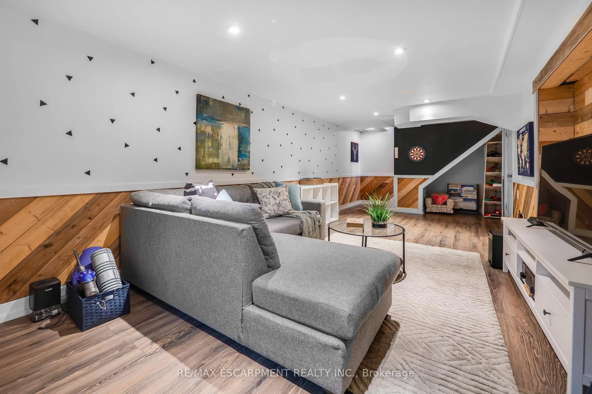 Photo 33 of 8 Wildan Drive, Hamilton, Freelton — HOMEH