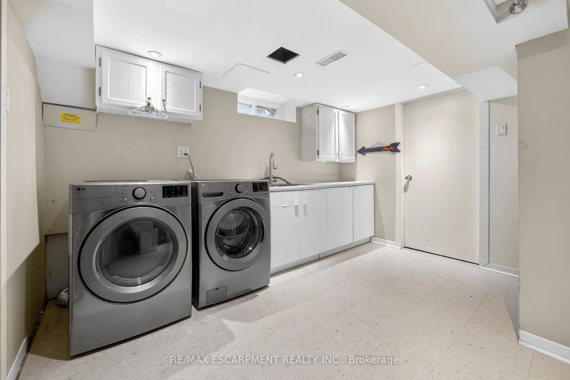 Photo 34 of 8 Wildan Drive, Hamilton, Freelton — HOMEH