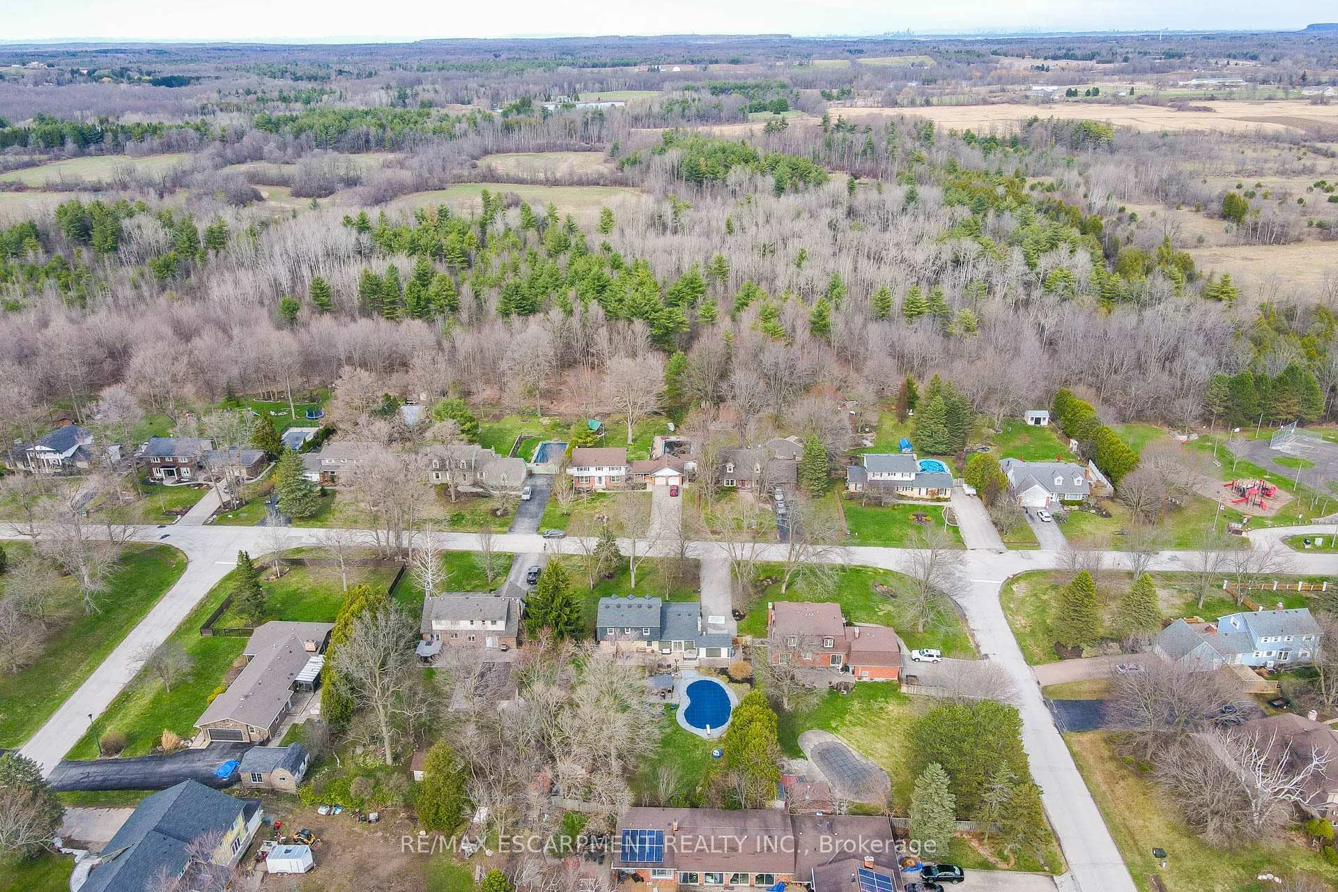 Photo 47 of 8 Wildan Drive, Hamilton, Freelton — HOMEH