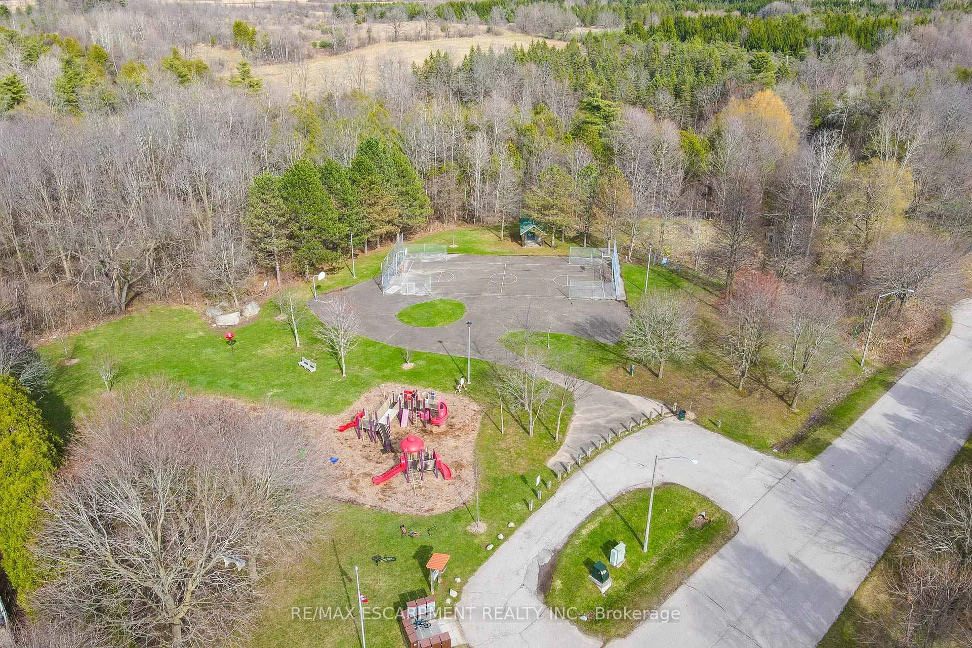 Photo 48 of 8 Wildan Drive, Hamilton, Freelton — HOMEH