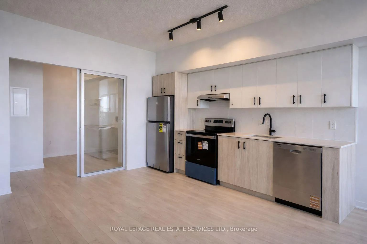 Photo 7 of Unit 327, 4878 Powers Common, Burlington, Appleby — HOMEH