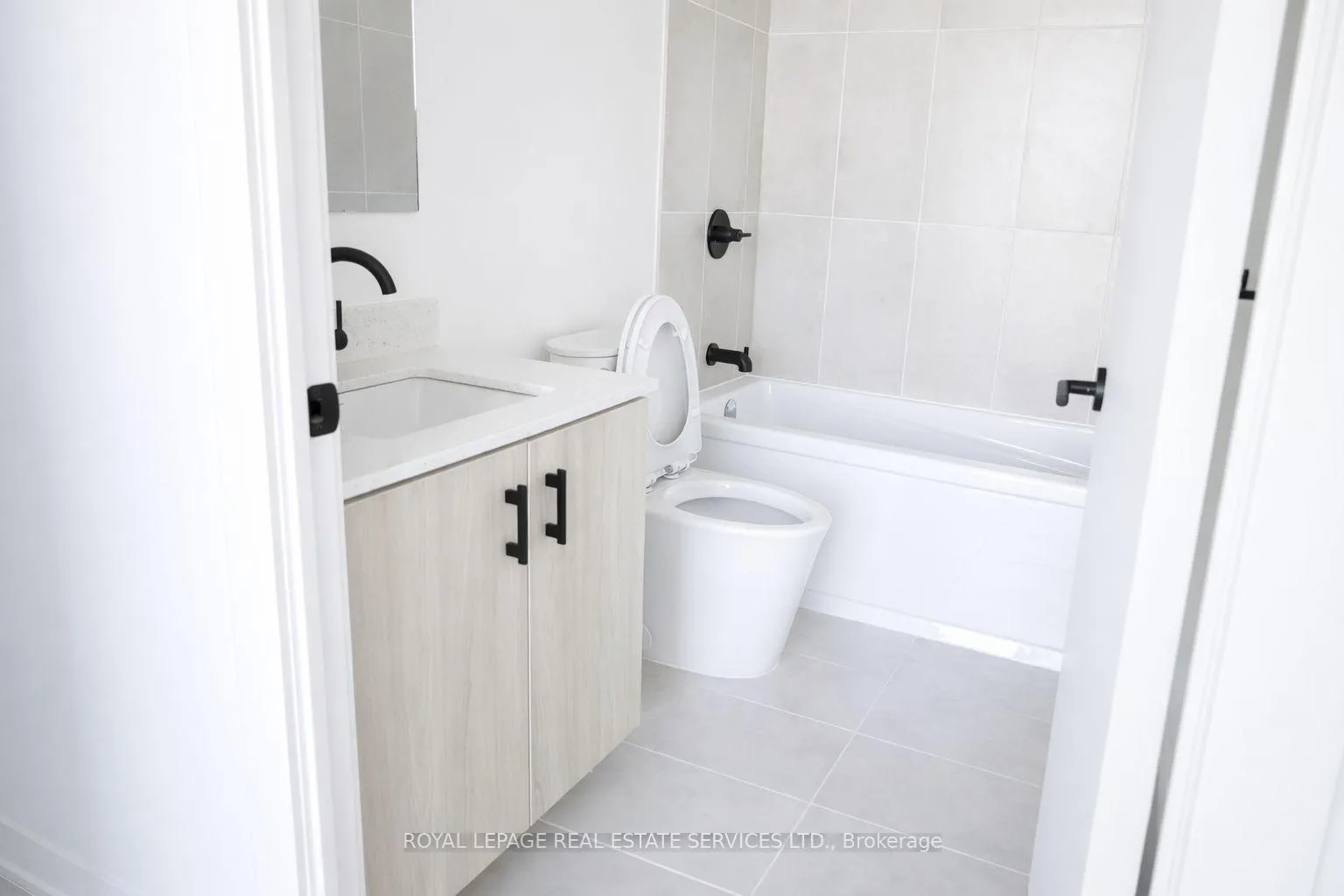 Photo 10 of Unit 327, 4878 Powers Common, Burlington, Appleby — HOMEH