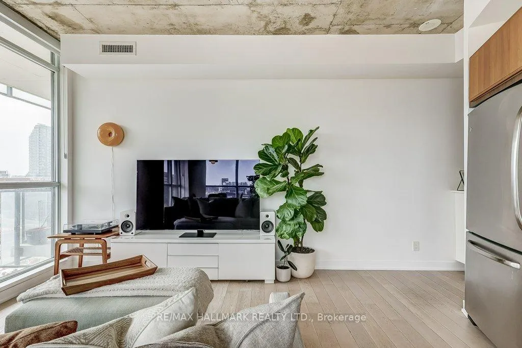 Photo 9 of Unit 907, 318 King Street E, Toronto, Moss Park — HOMEH
