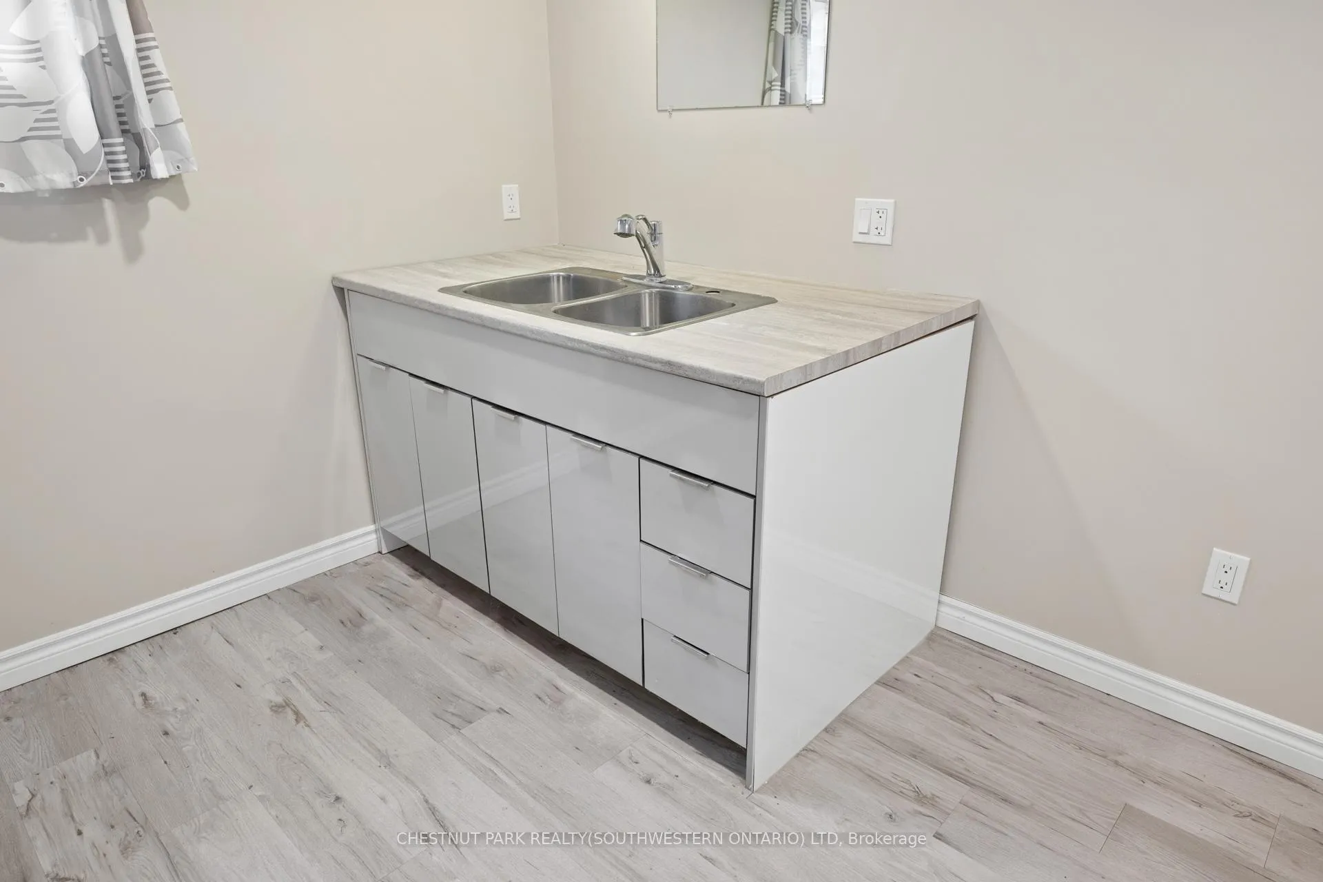 Photo 29 of 492 Ephraim Street, Kitchener — HOMEH